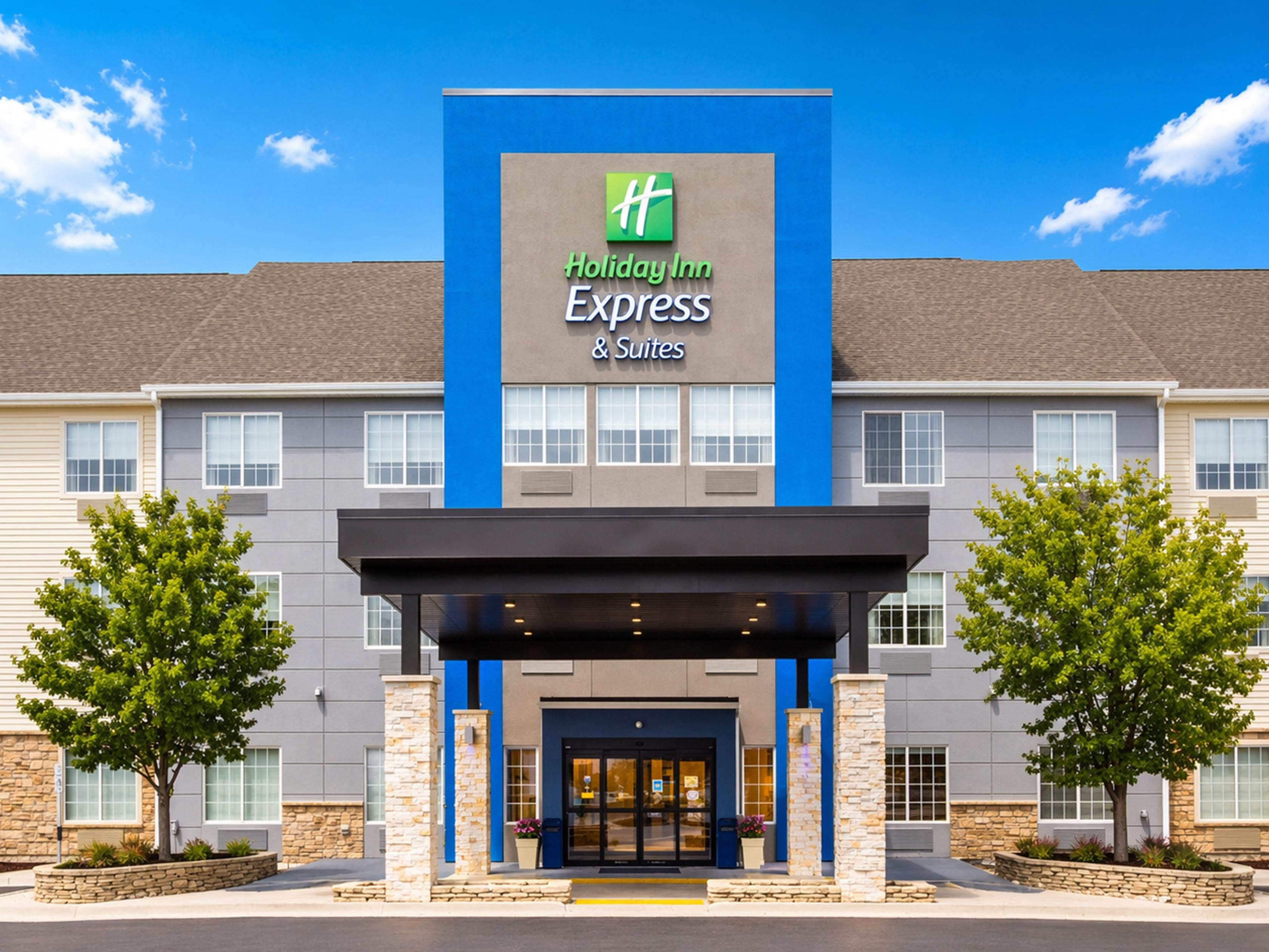 A friendly smile & great stay await you at the Holiday Inn Express