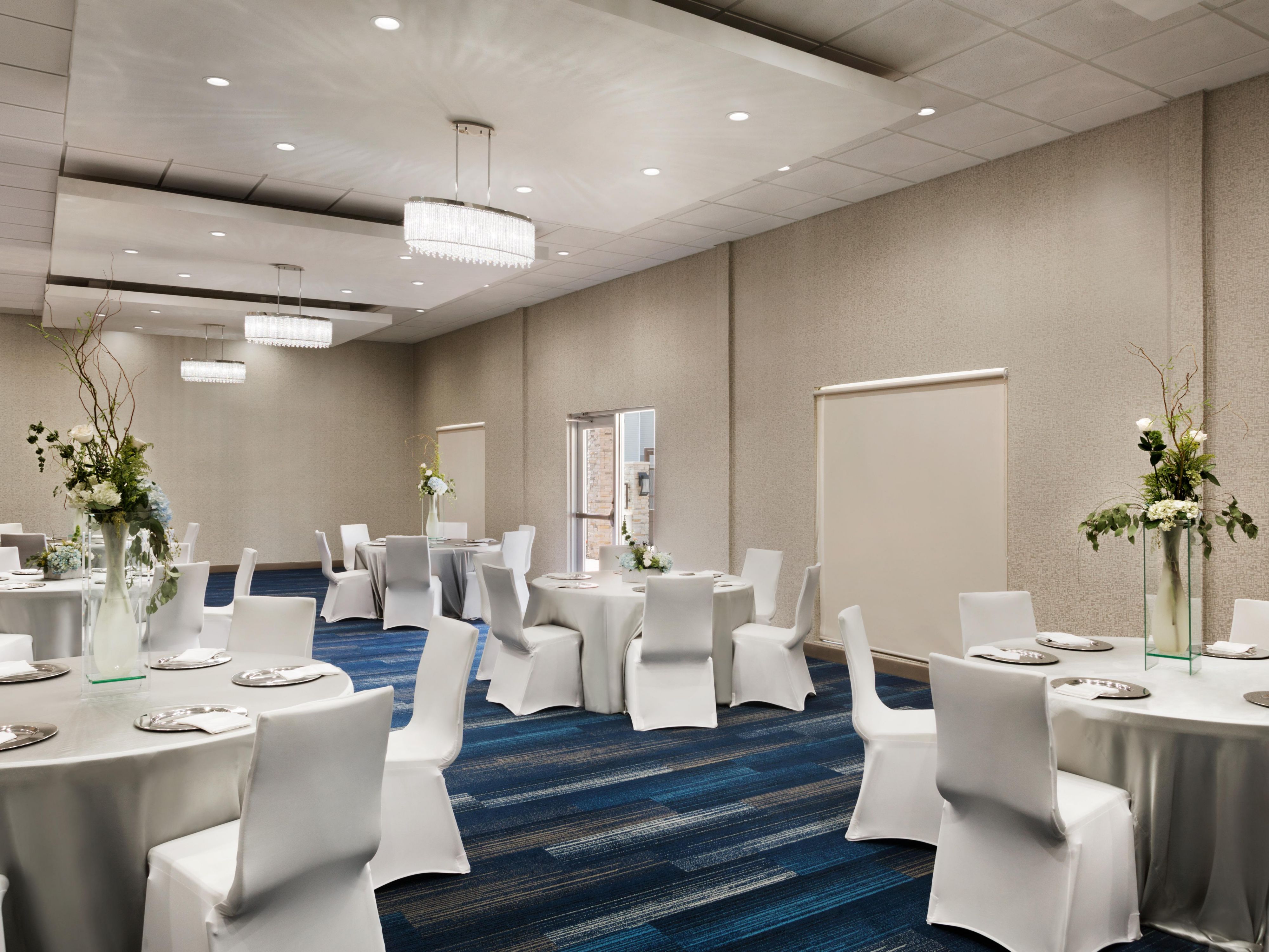 Whether you need banquet seating for 100, a smaller boardroom set-up, or something in between, we have you covered. With over 1500 square feet of meeting and exhibit space, we have the space to meet your needs. 