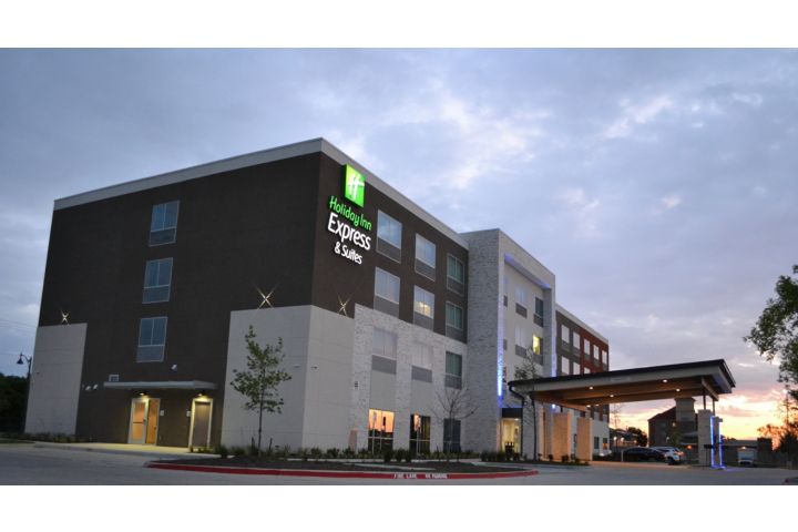 Holiday Inn Express & Suites McKinney - Frisc