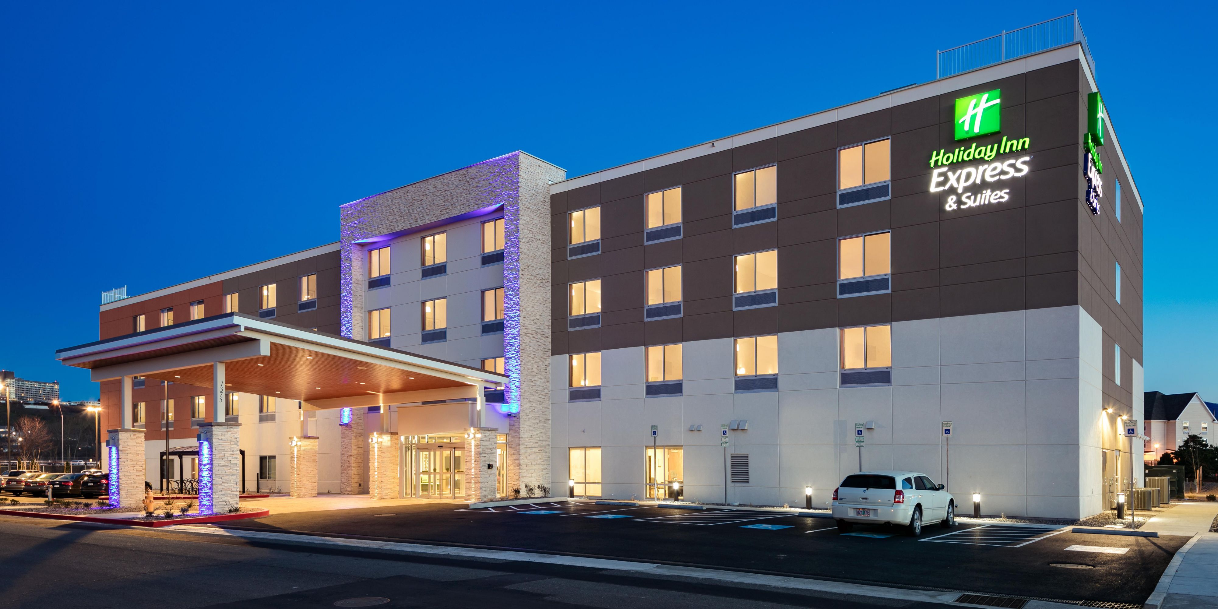 Holiday Inn Express & Suites Medford - Medford,