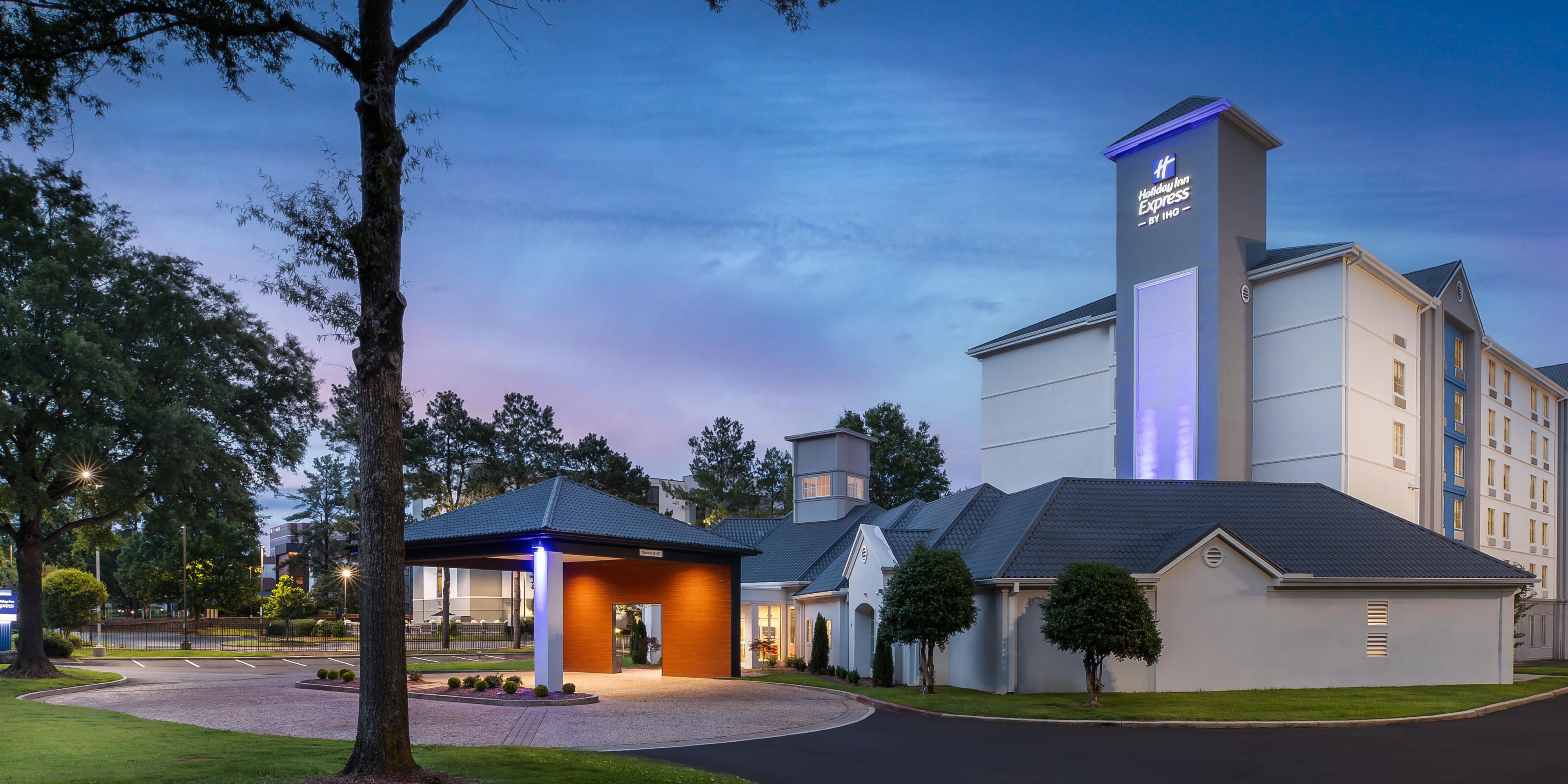 Holiday Inn Express & Suites Memphis East