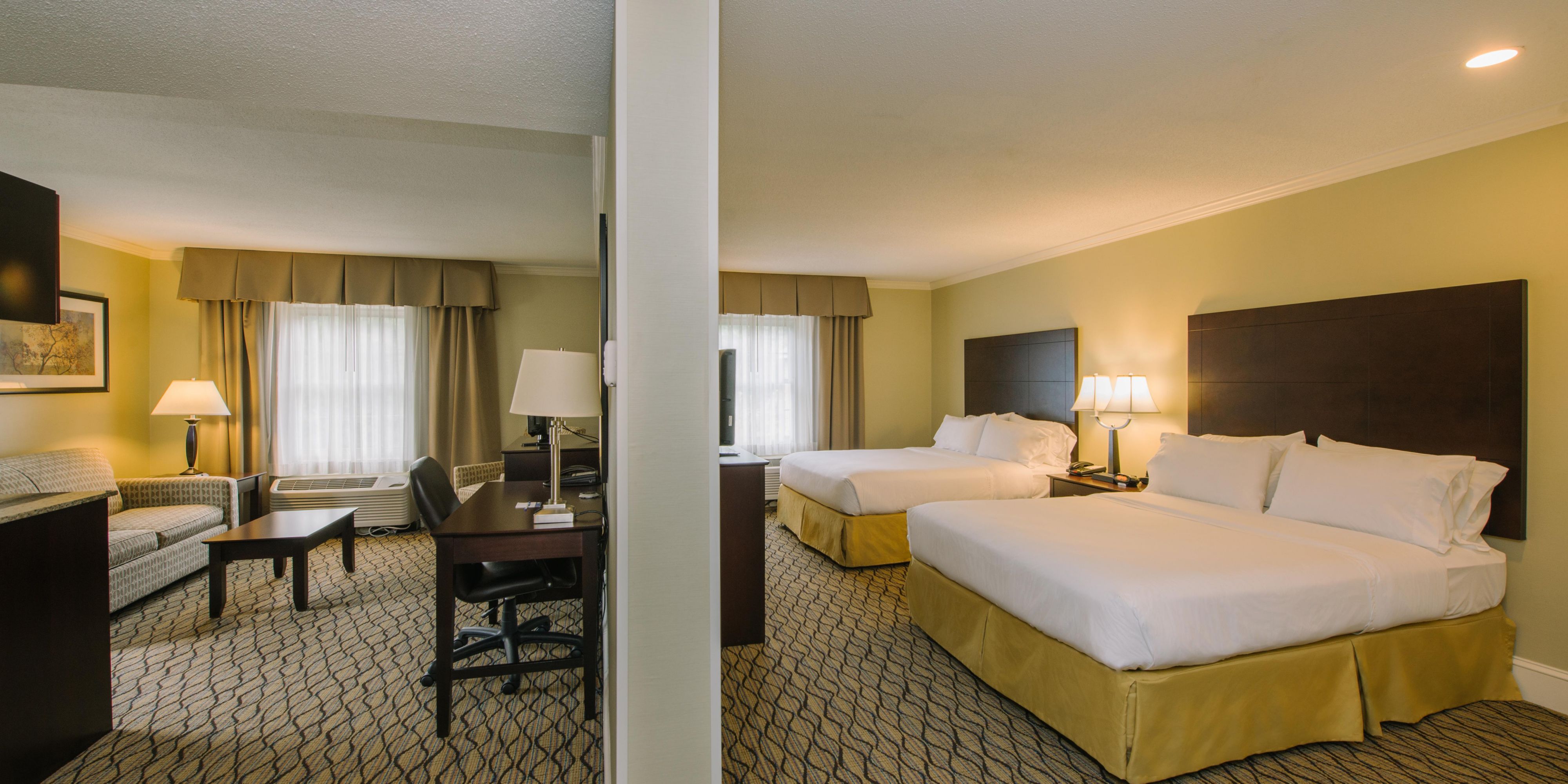 Planning a girl’s weekend or need extra room when traveling with your kids? Enjoy our double queen suite with a separate living room.