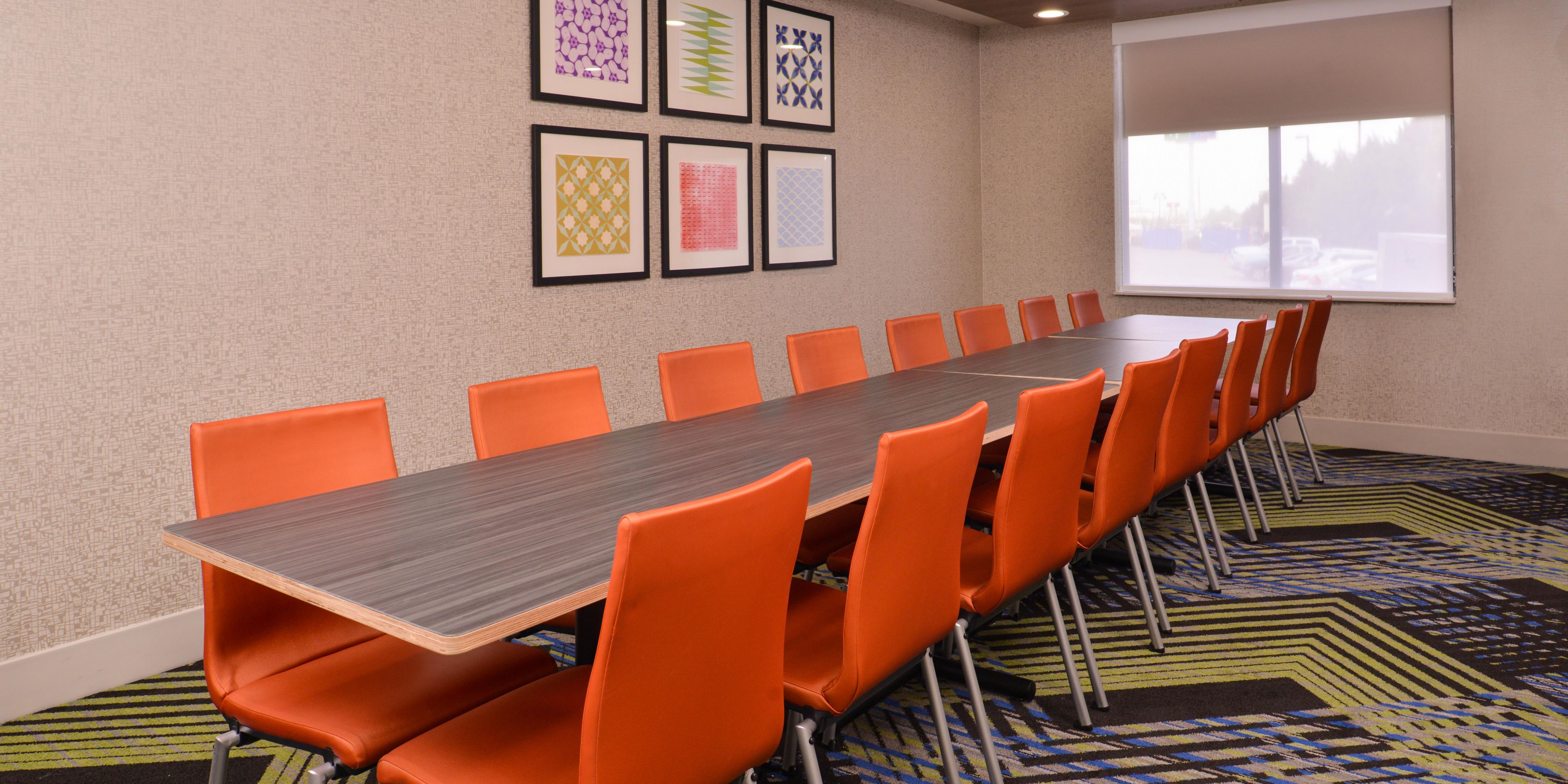 Small meetings play a vital role in the success of many organizations.  Are you planning a small corporate meeting, board retreat or brainstorming session?  Our flexible meeting space is sure to lead to big ideas!  Whether you're a group of 15 or 40, we can help!  Our General Manager is dedicated to making your meeting a huge success!  
