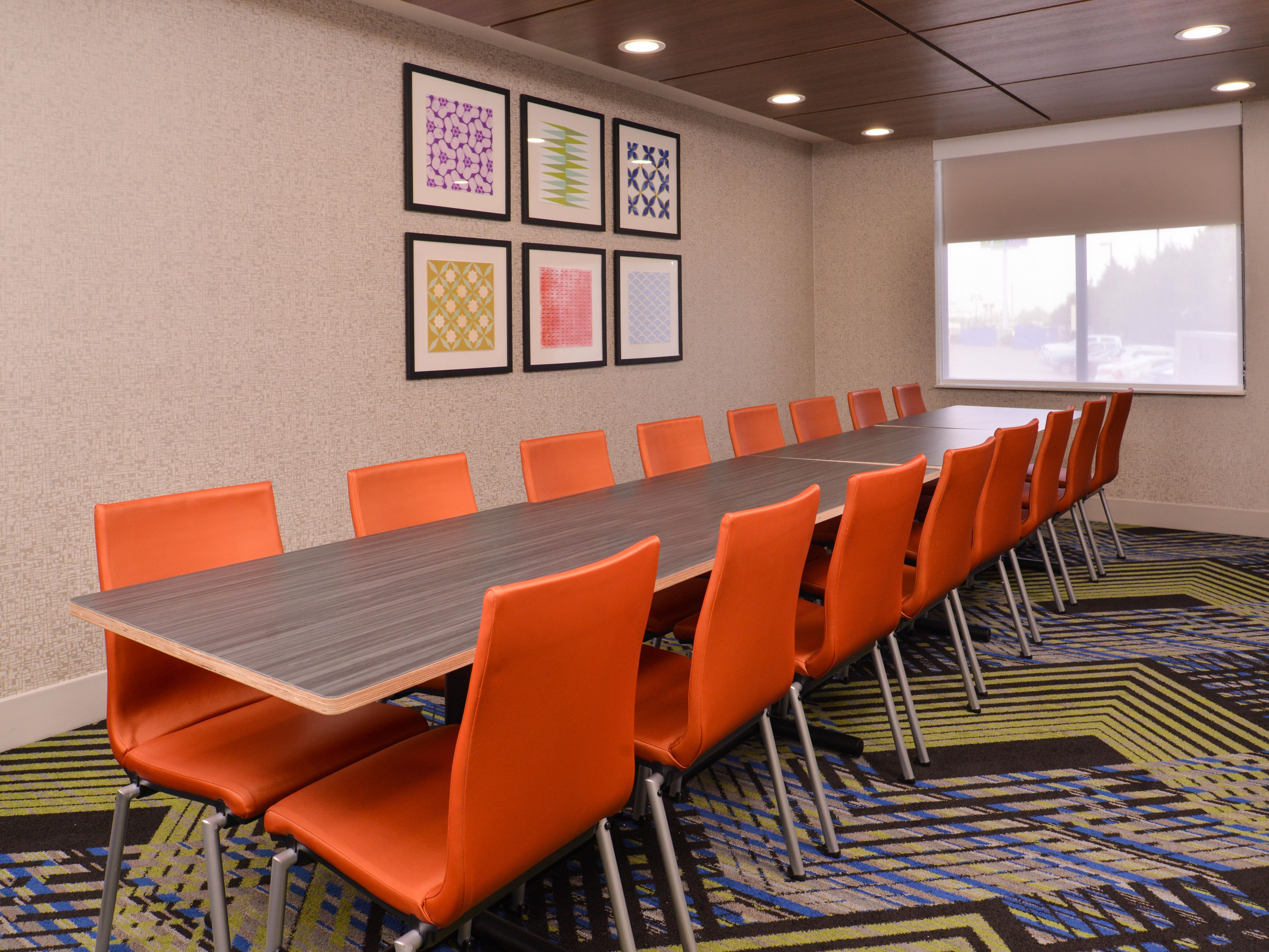 Small meetings play a vital role in the success of many organizations.  Are you planning a small corporate meeting, board retreat or brainstorming session?  Our flexible meeting space is sure to lead to big ideas!  Whether you're a group of 15 or 40, we can help!  Our General Manager is dedicated to making your meeting a huge success!  
