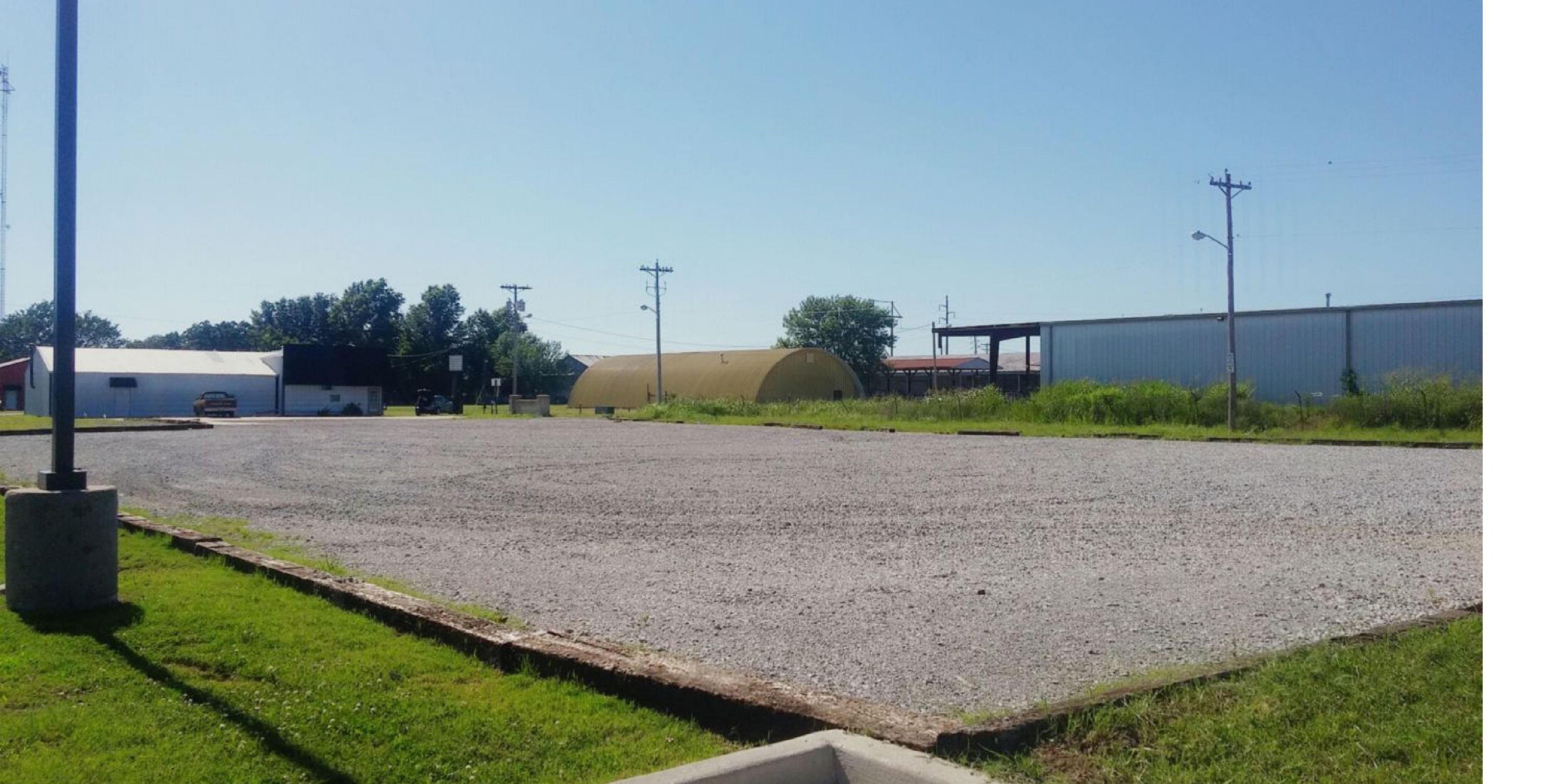 Semi truck parking at no cost for the guest.