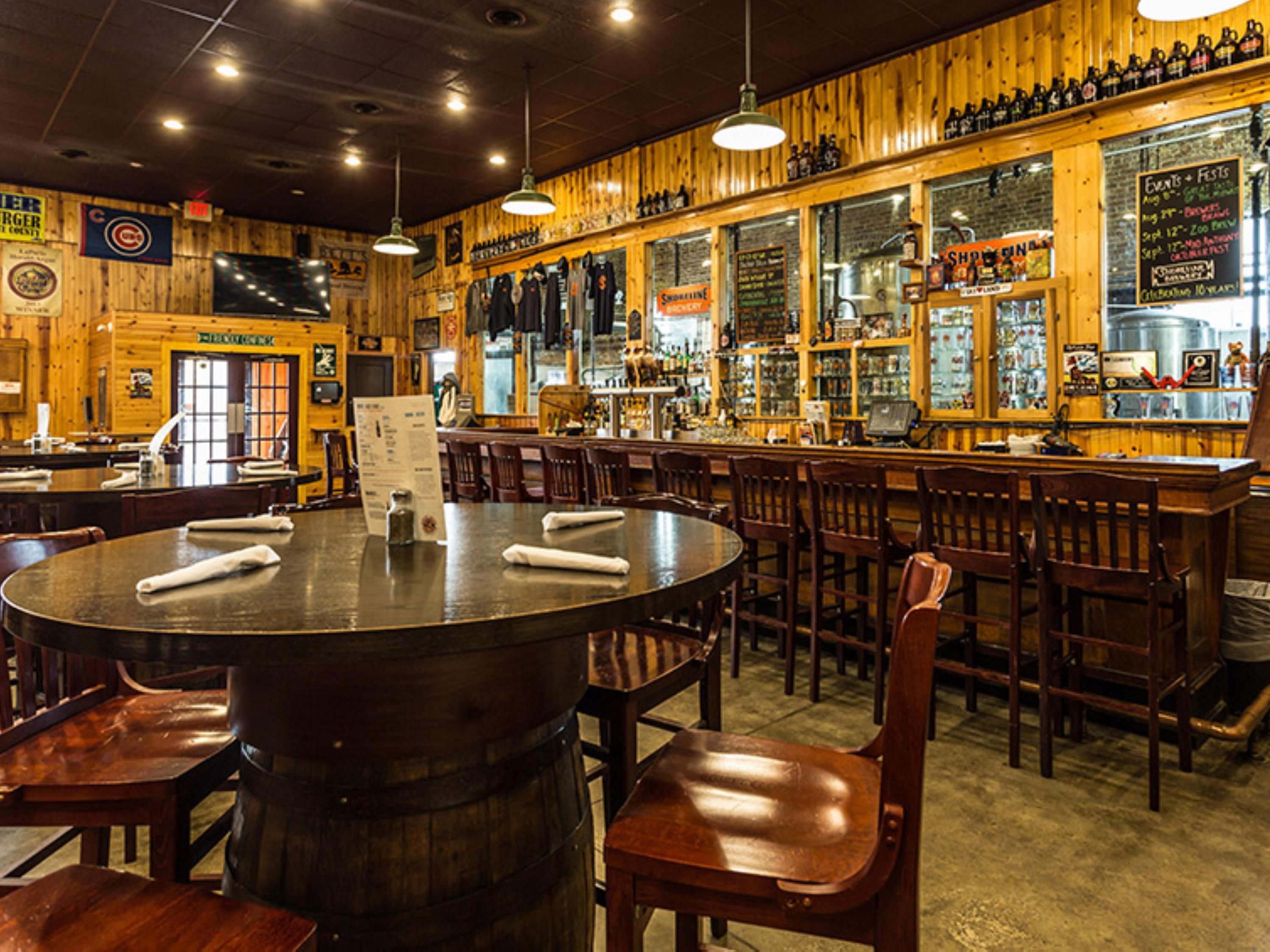 Hospédese en el Holiday Inn Express & Suites Michigan City, a solo minutos de las mejores cervecerías locales de la zona. Disfrute de una cerveza artesanal en lugares como Zorn Brew Works, Shoreline Brewery y Burn 'Em Brewing, luego relájese en nuestras cómodas habitaciones, piscina cubierta y disfrute de un desayuno caliente de cortesía. ¡Reserve hoy su estancia para la escapada perfecta para los amantes de la cerveza!