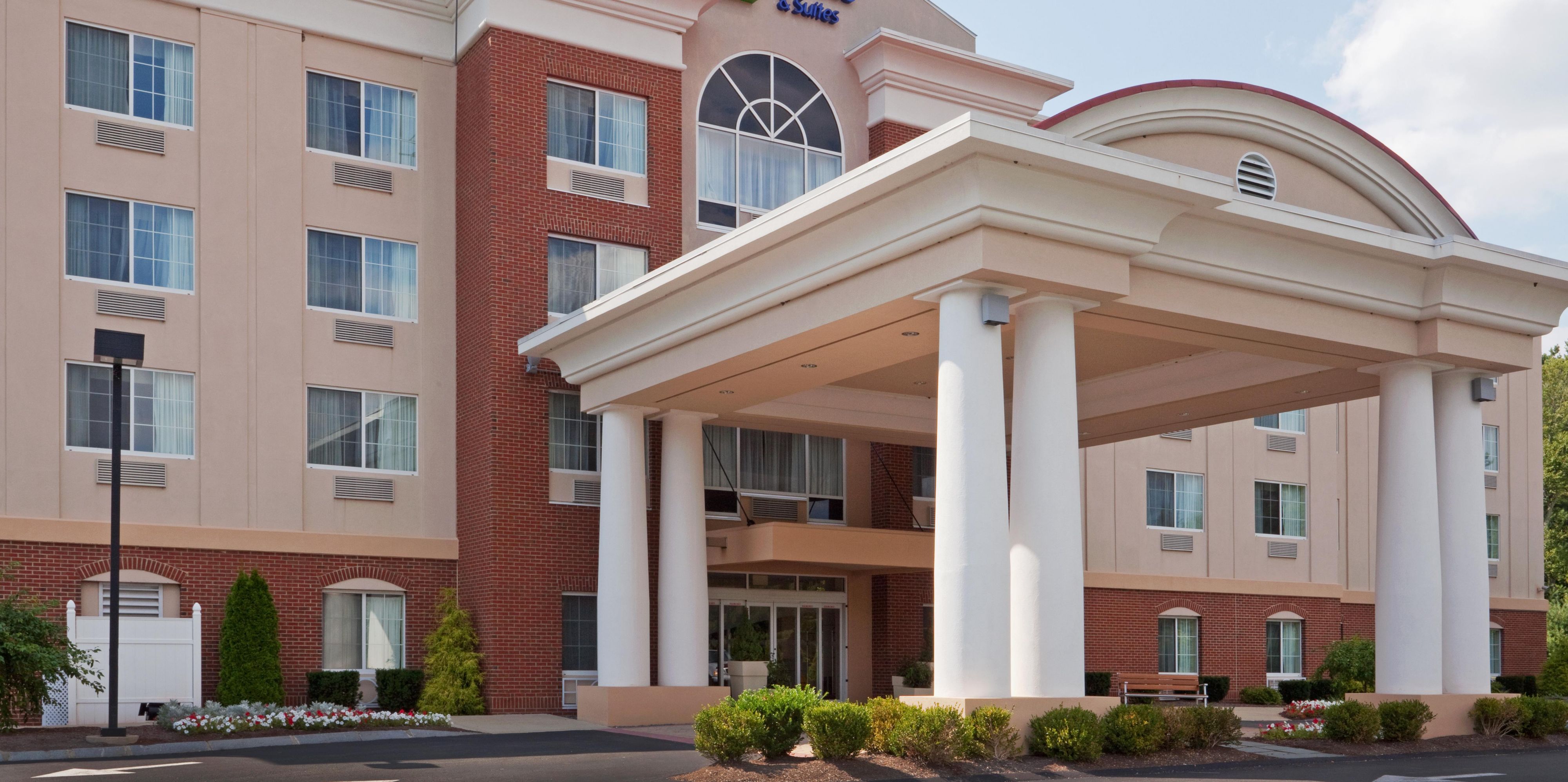 Holiday Inn Express & Suites Middleboro Raynham