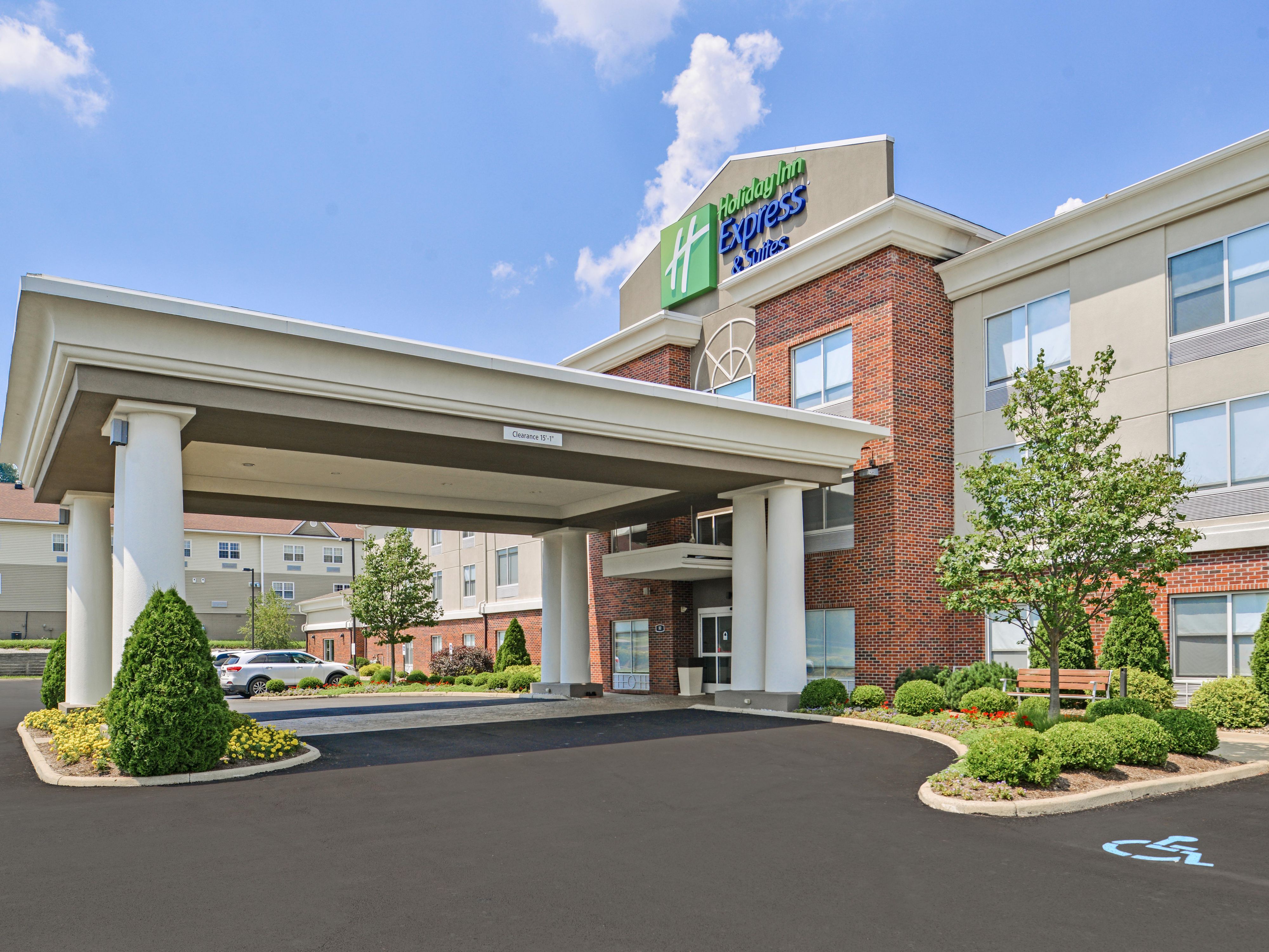 Holiday Inn Express Suites Parkersburg Mineral Wells Hotel By IHG   Holiday Inn Express And Suites Mineral Wells 5161355392 4x3