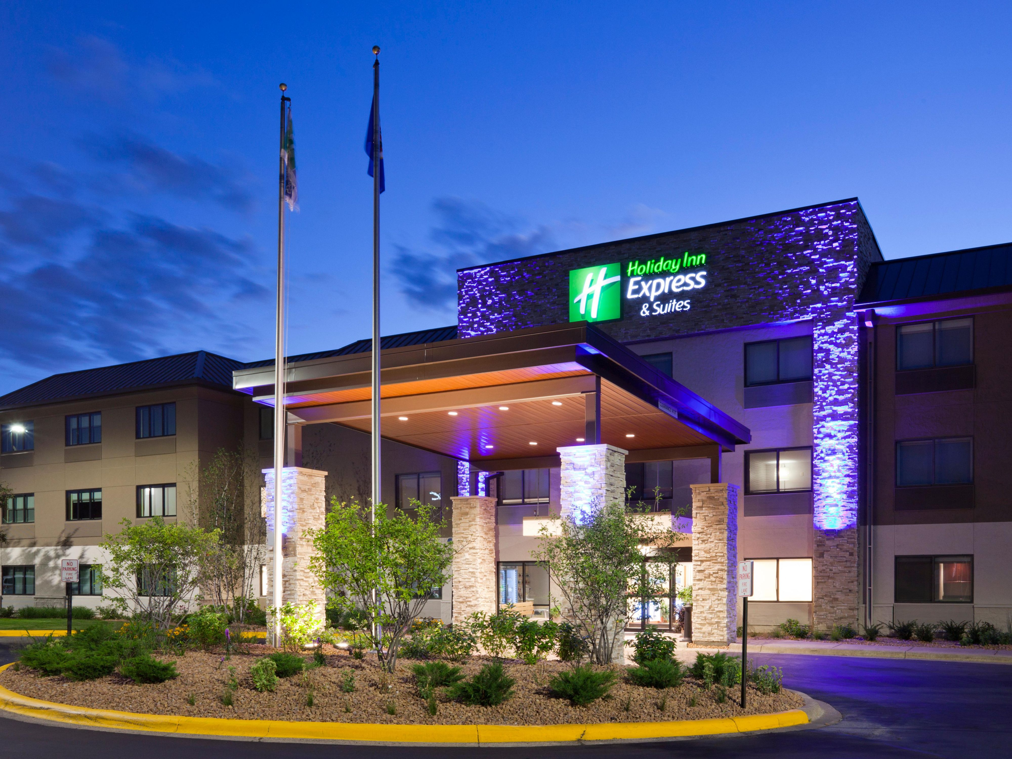 Hotels Near Target Field Holiday Inn Express And Suites Minneapolis