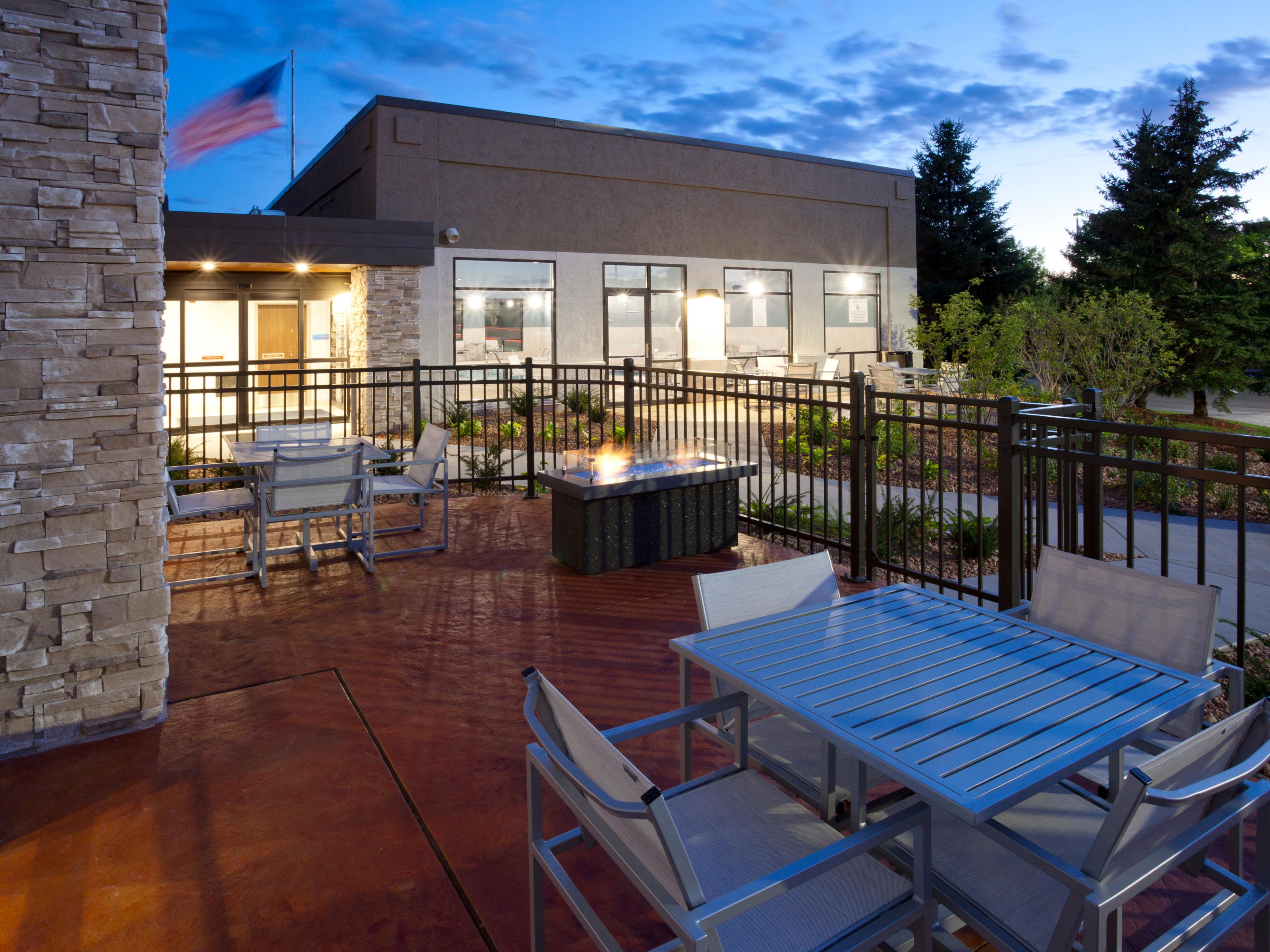 Hotel near Target Field | Holiday Inn Express & Suites Minneapolis West End