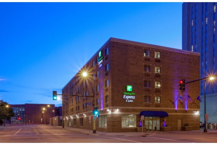 Holiday Inn Express & Suites Minneapolis-Dwtn