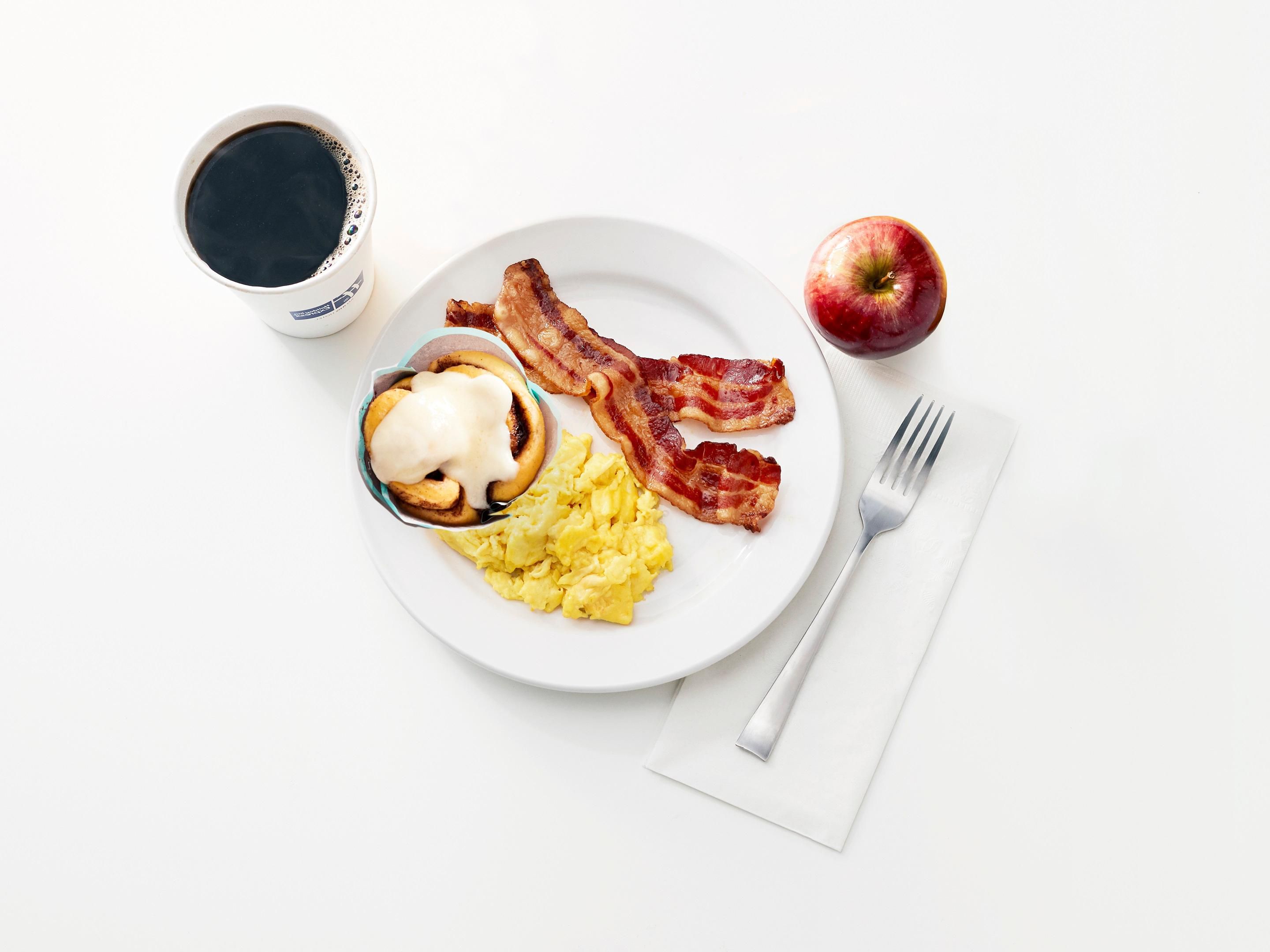 All stays include our free attendant-served hot and cold American breakfast.
Our options include eggs (scrambled, cheese omelets, egg white veggie omelets, hard boiled) breakfast meats (bacon, pork sausage, turkey sausage) biscuits and gravy, pancakes, oatmeal and toppings, cereals, fresh fruit, yogurt, coffee, tea, juices, and cinnamon rolls. 