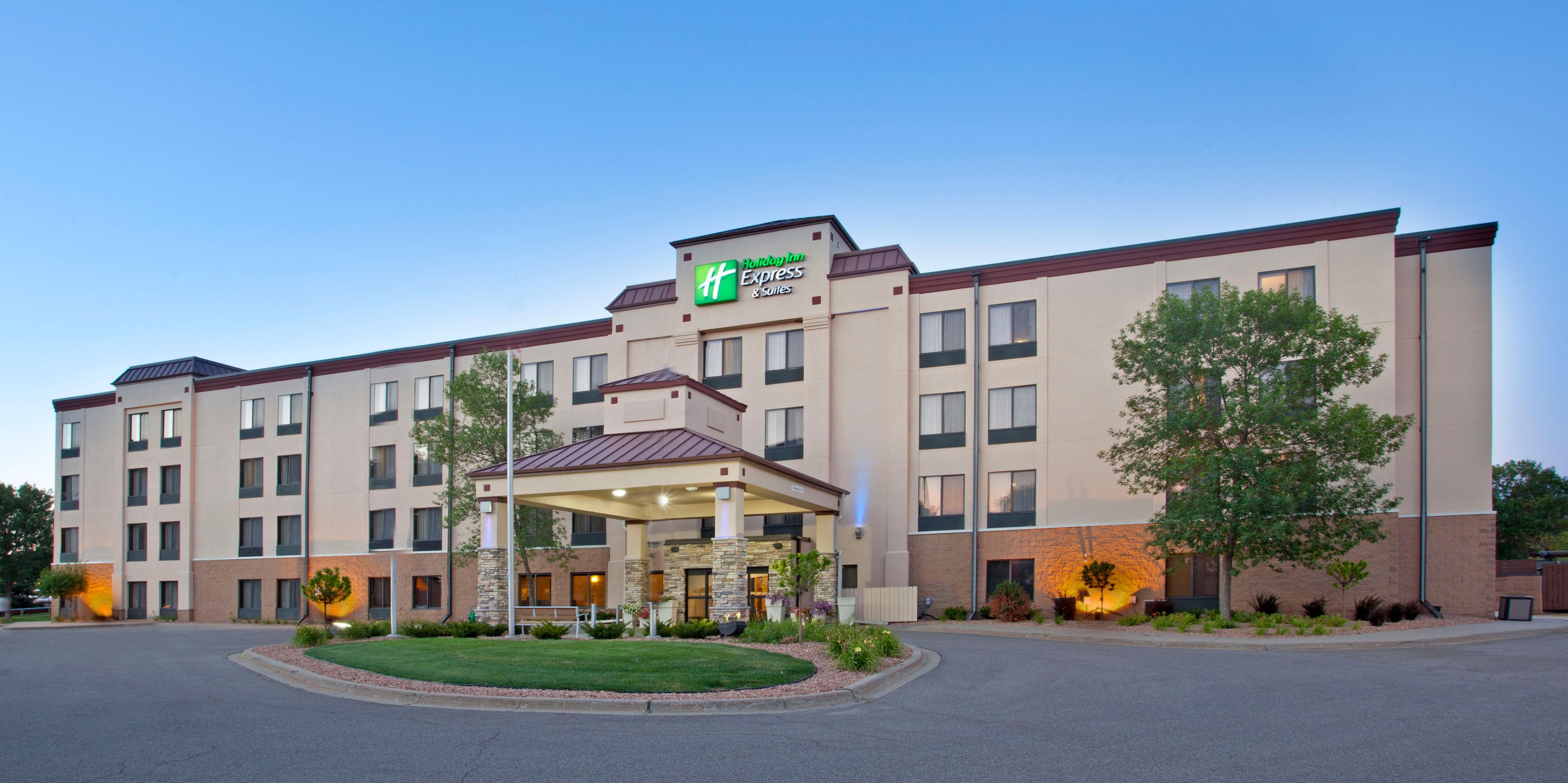 Holiday Inn Express & Suites Prairie - Minnetonka Hotel IHG