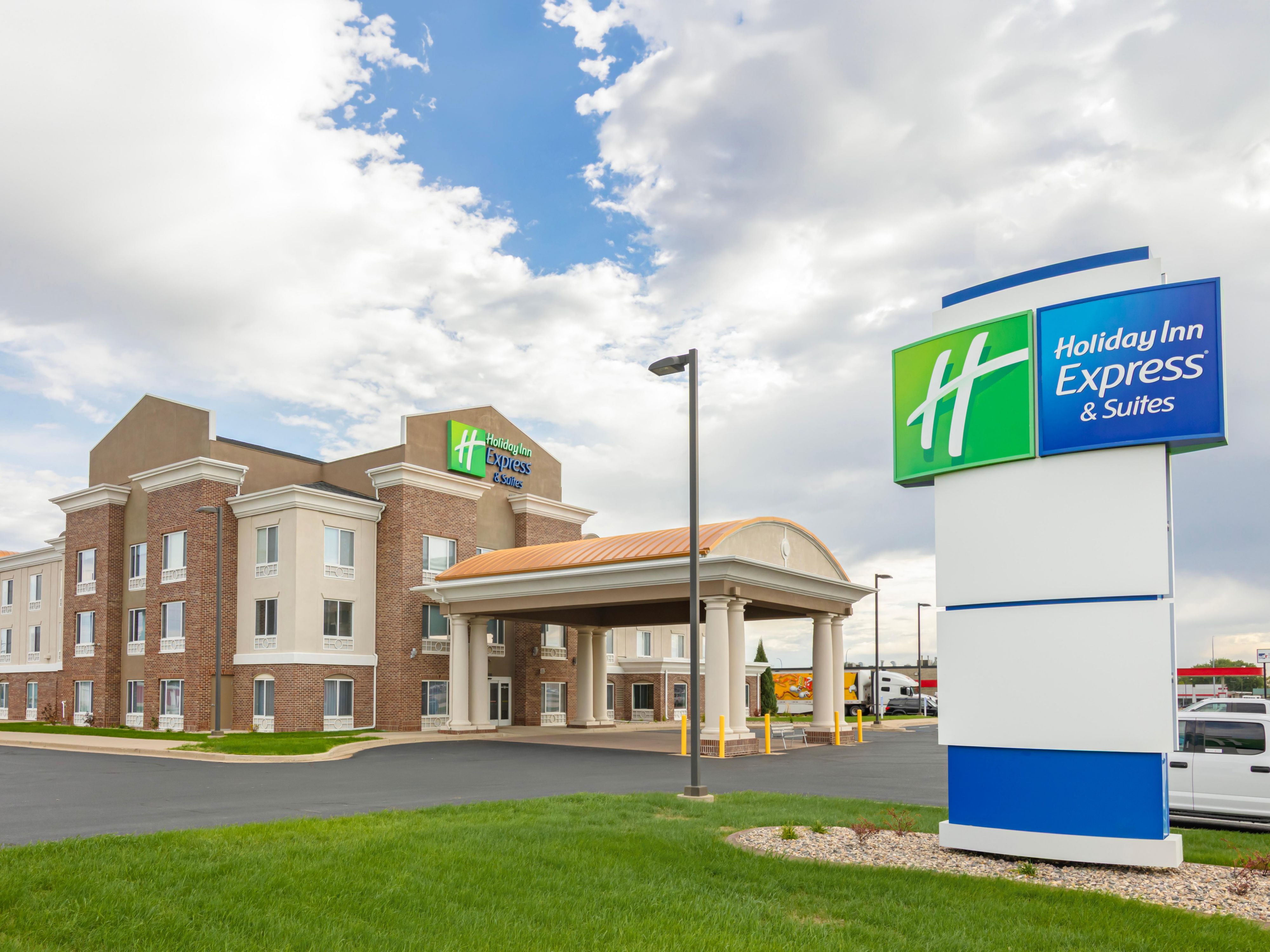 Welcome to our Holiday Inn Express hotel in Minot