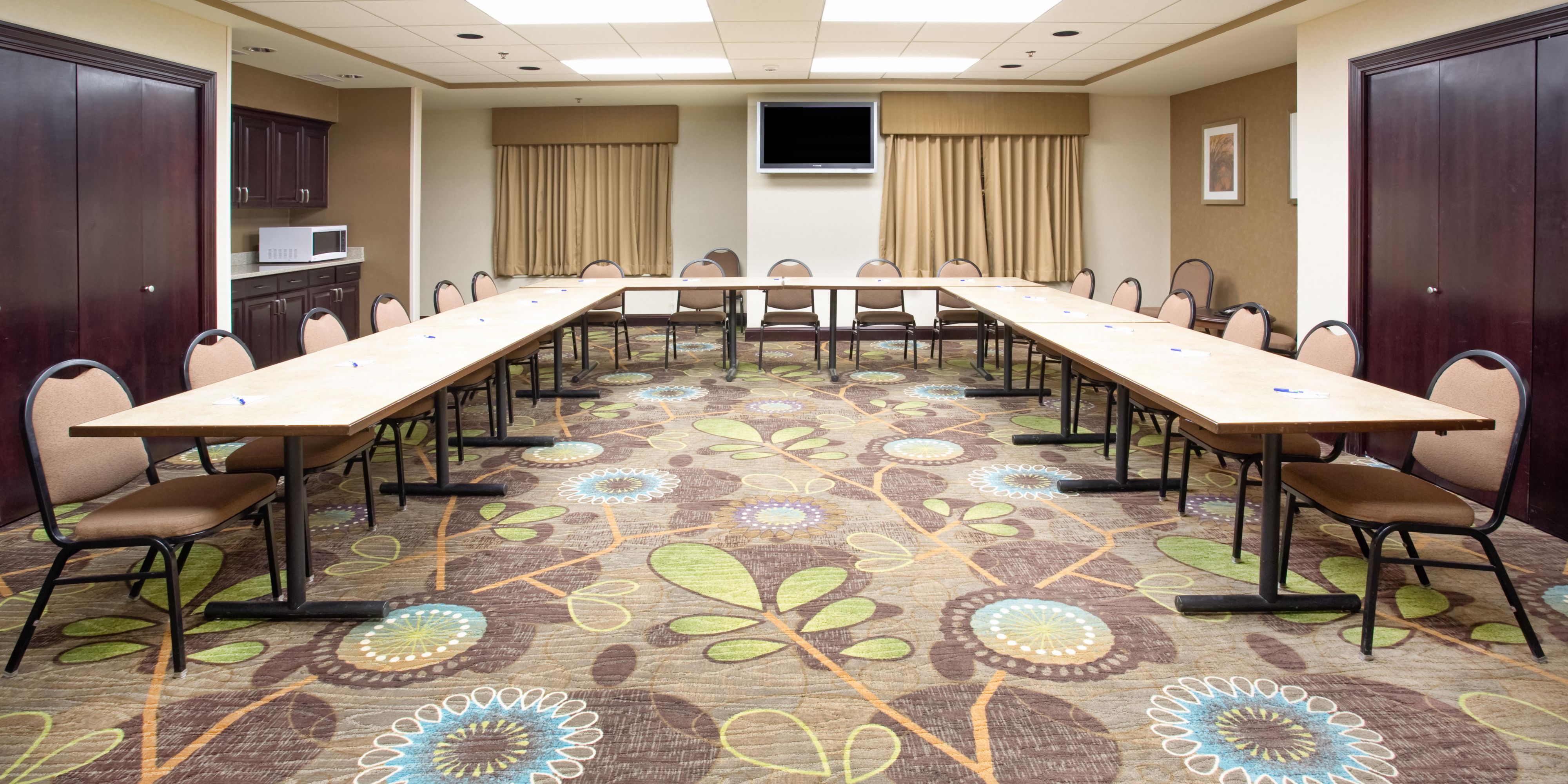 Looking to plan a meeting in Minot? Let us help. We offer 450 sq feet of meeting space and a variety of amenities for your next event. We are an ideal meeting area if you are traveling to the Minot area, since we are close to several major businesses right off South Broadway.
