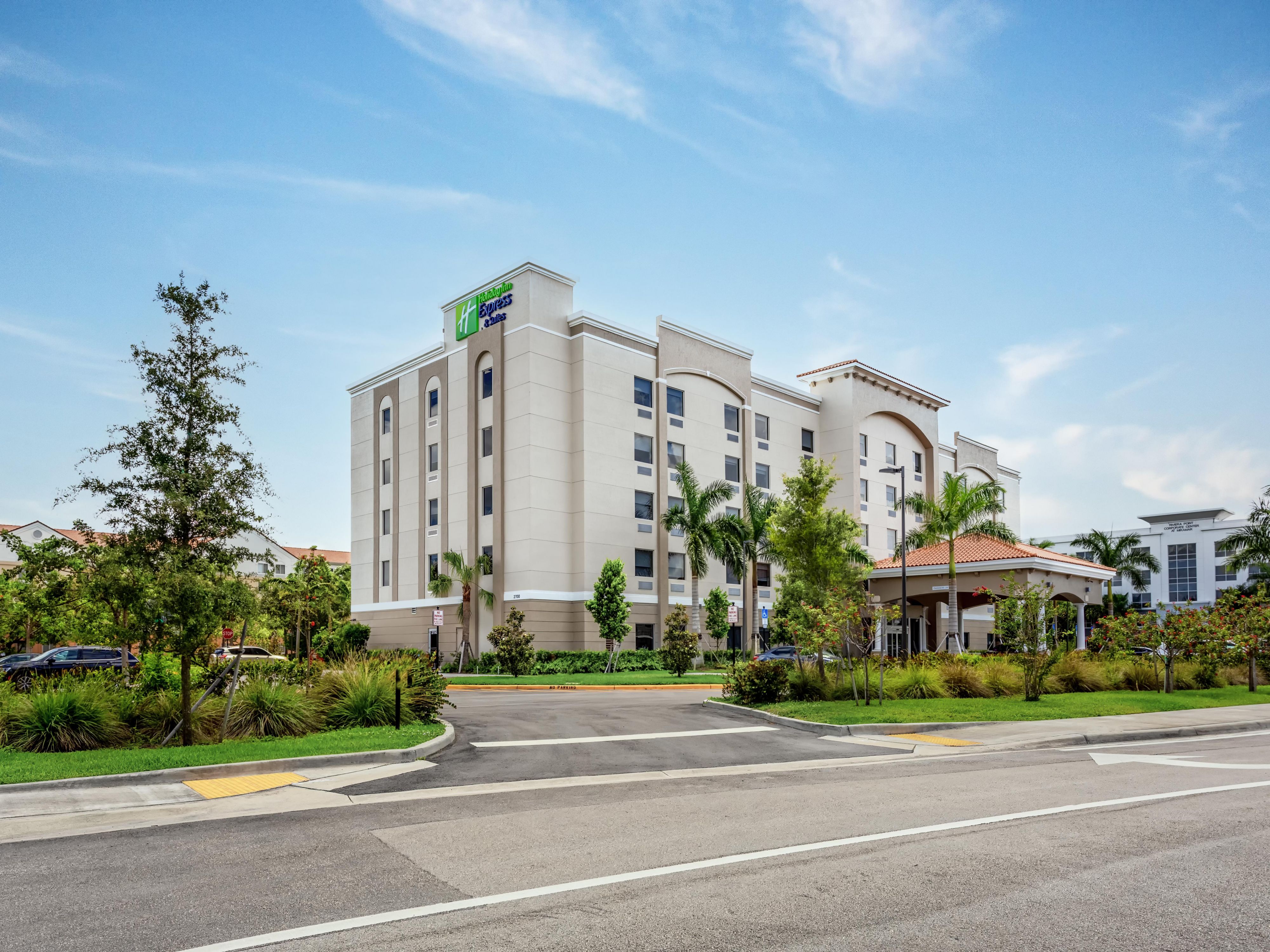 Hotels in Sunrise FL  Close to Sawgrass Mills & BB&T Center