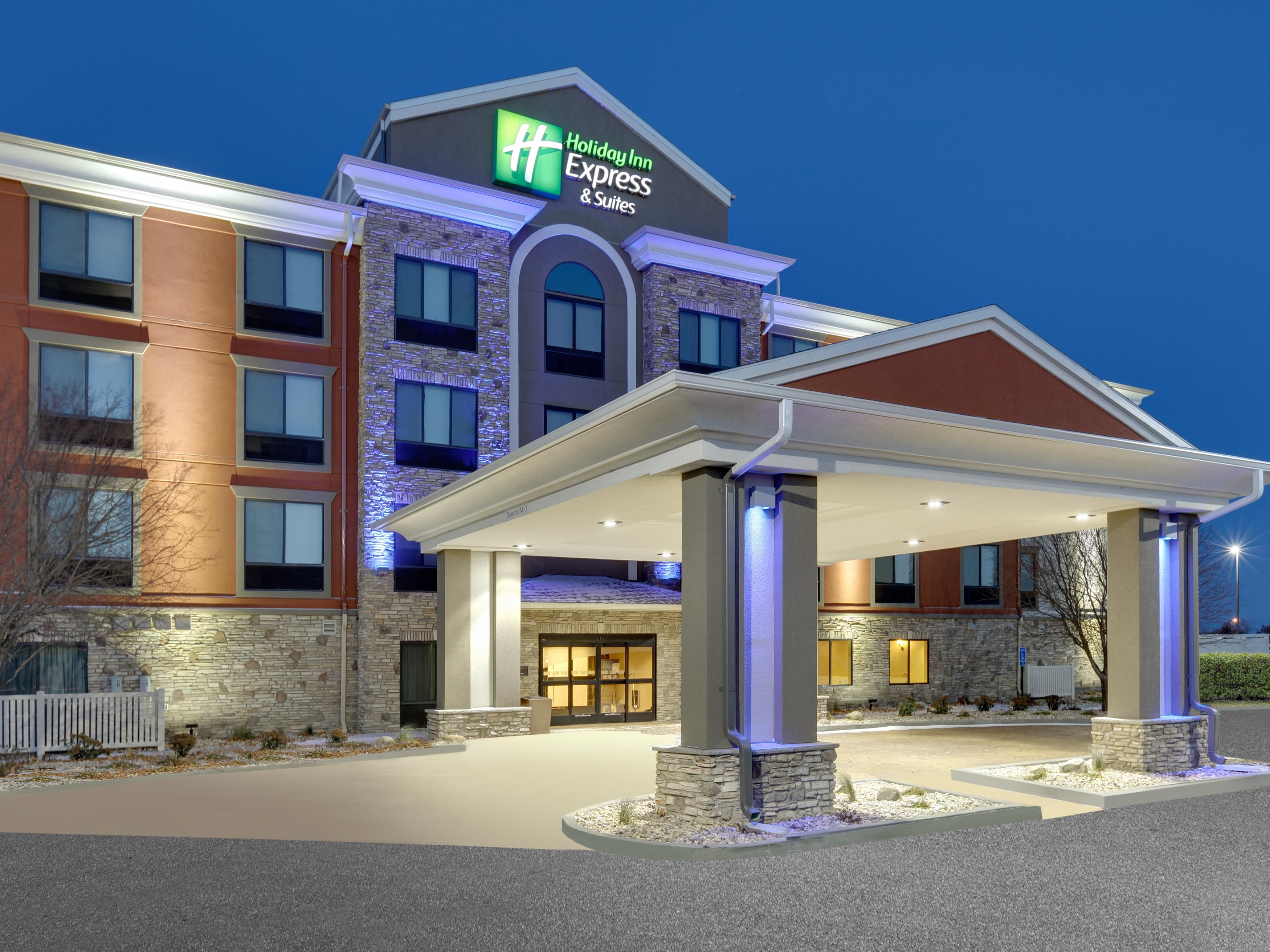 Holiday Inn Express And Suites Mitchell 6240540212 4x3