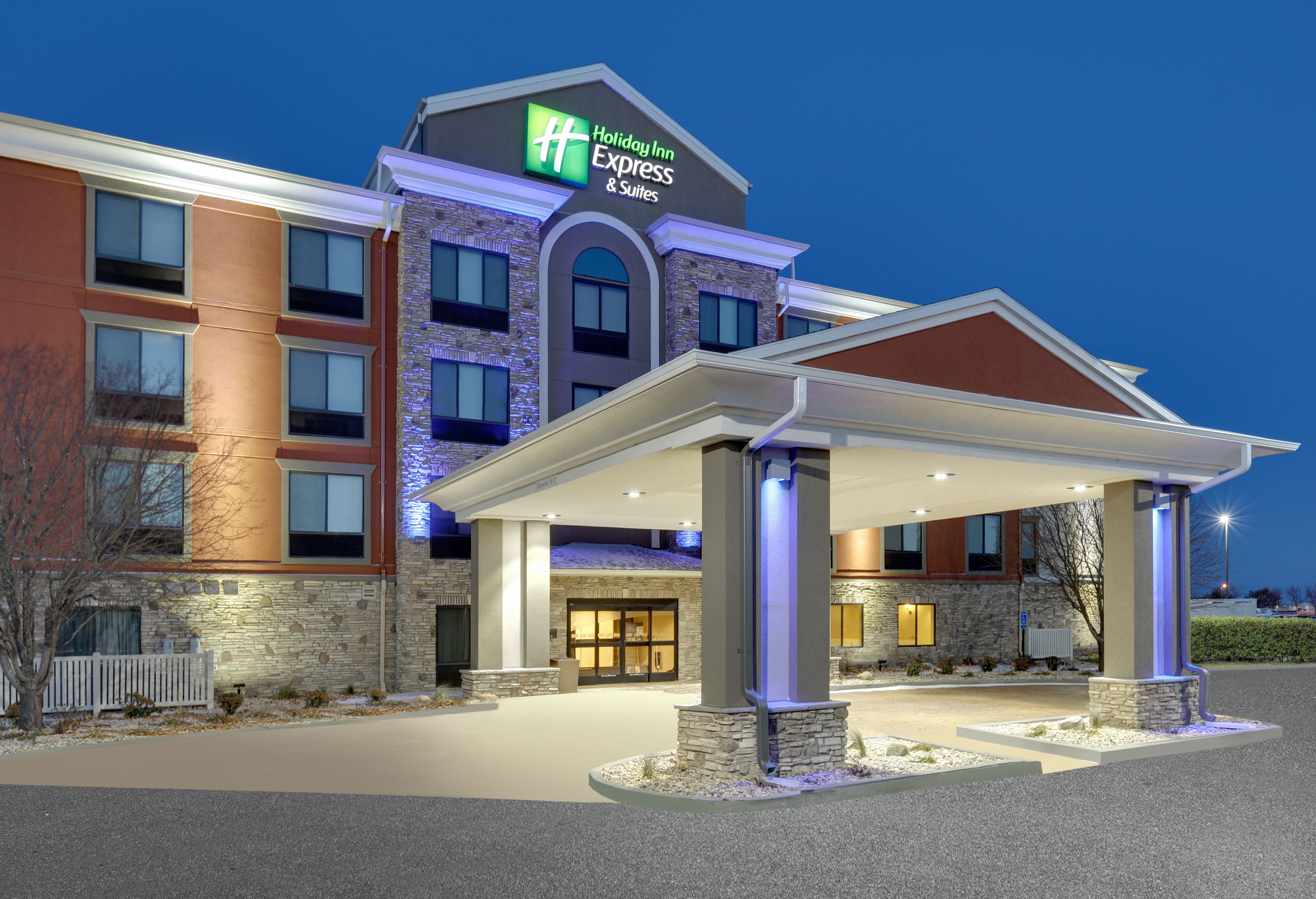 Holiday Inn Express & Suites 米切尔