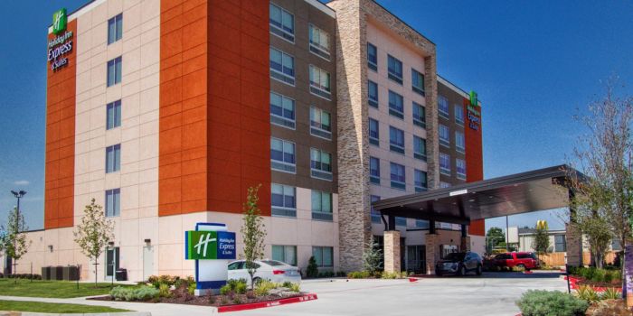 Holiday Inn Express & Suites Moore