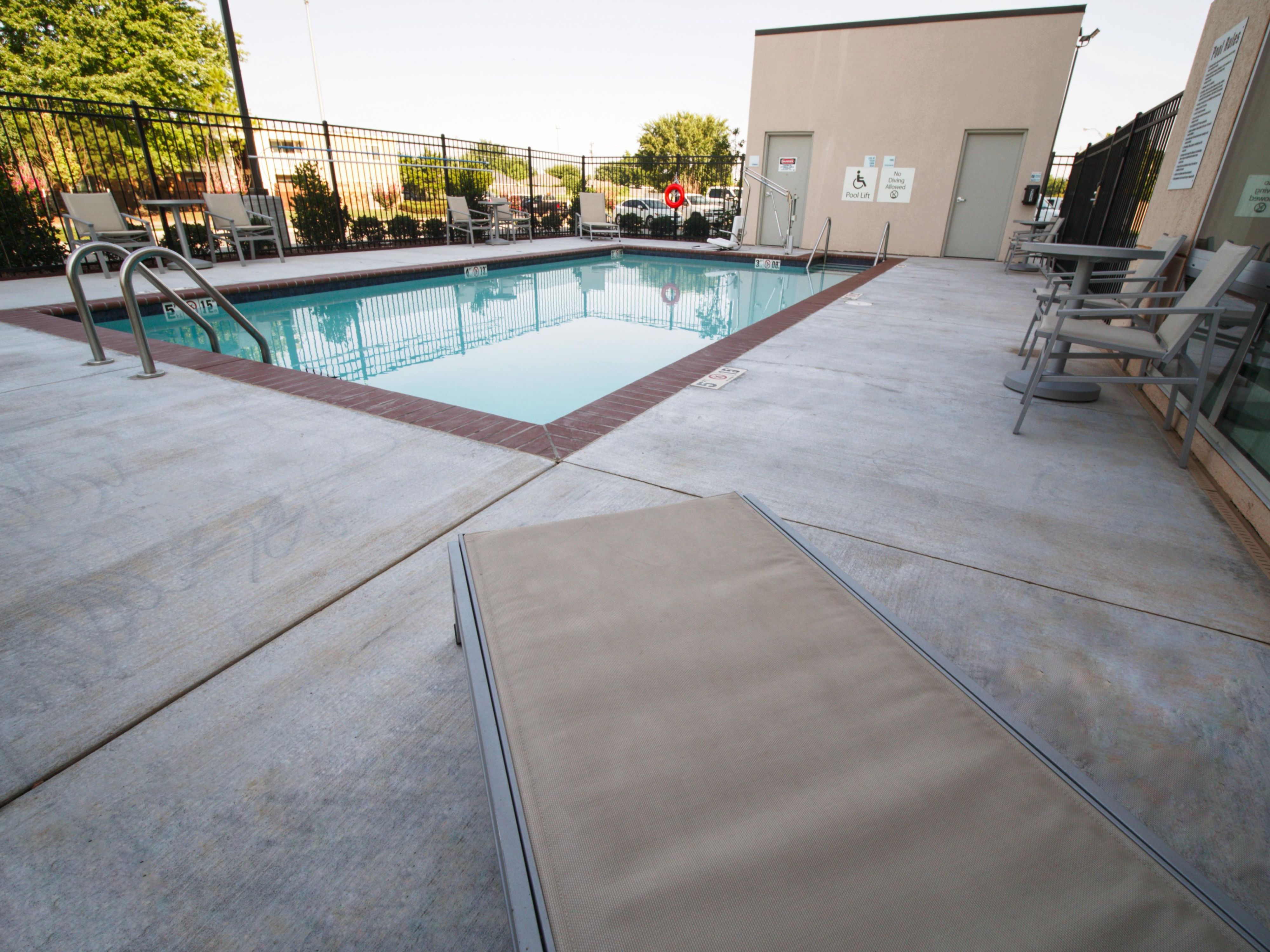 Seasonal outdoor pool open Memorial Day Weekend to Labor Day