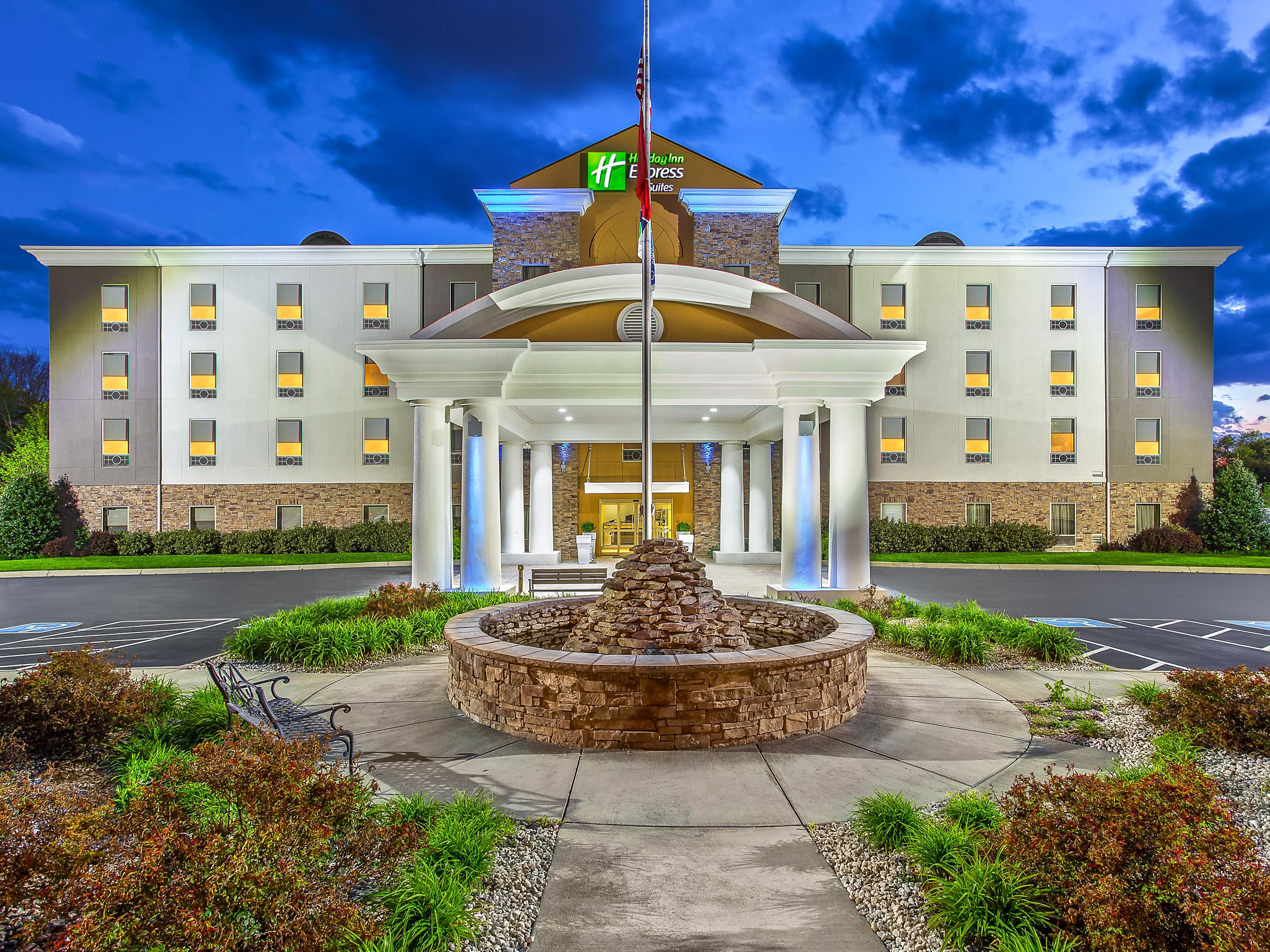 hotels in dandridge tennessee with indoor pool