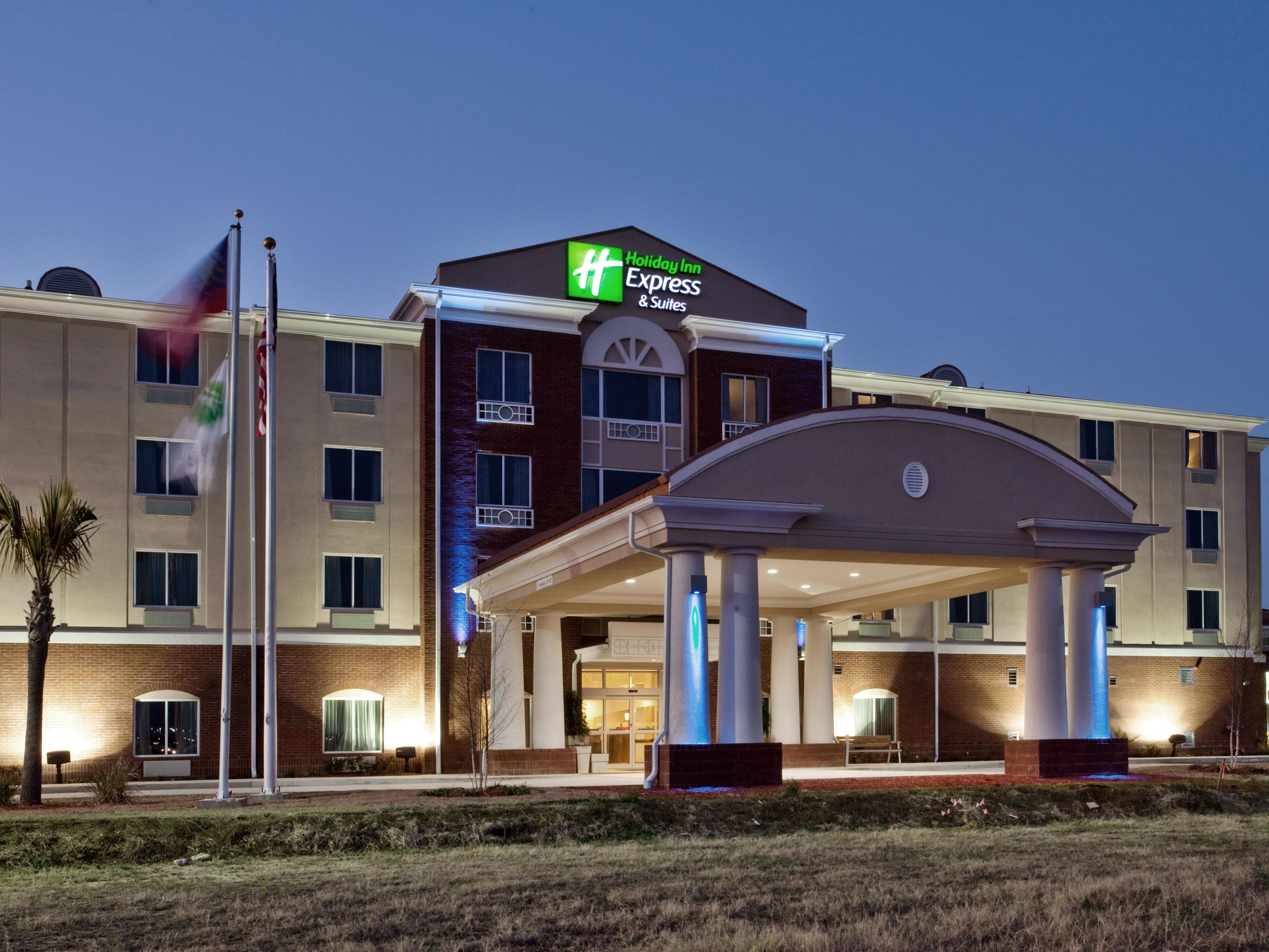 Affordable Hotels in Moultrie, GA | Holiday Inn Express & Suites Moultrie