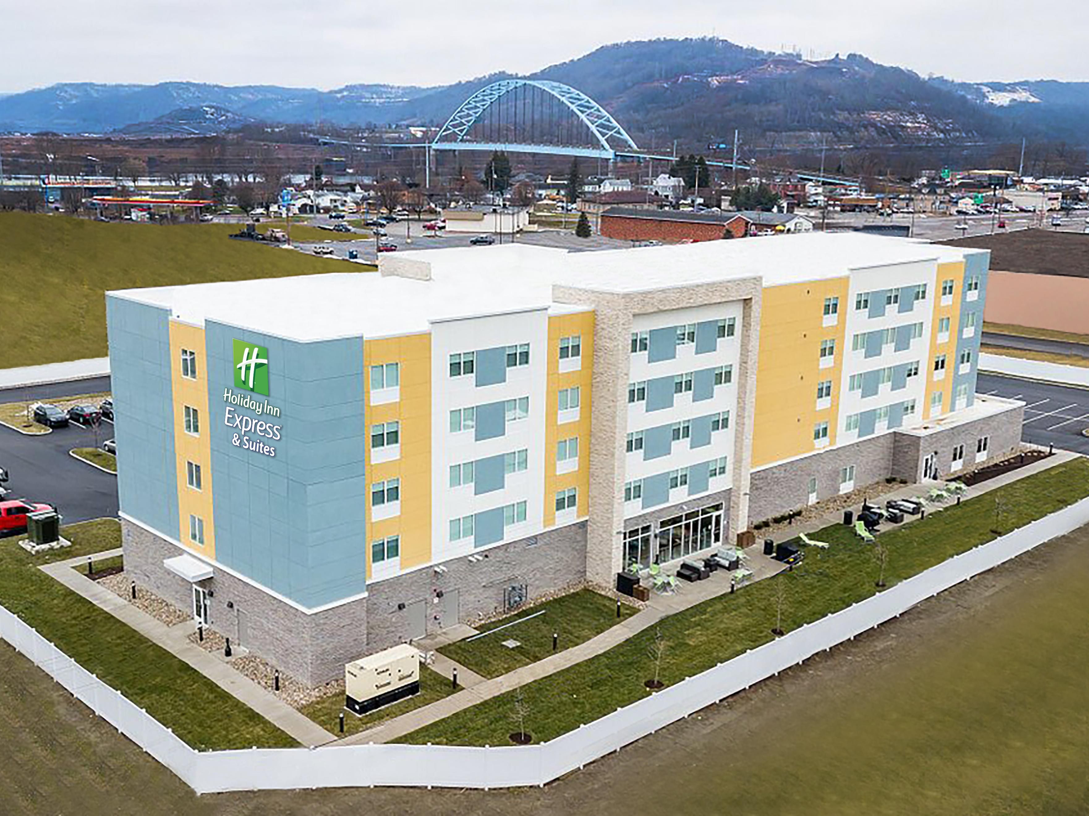 Holiday Inn Express & Suites Moundsville Moundsville,