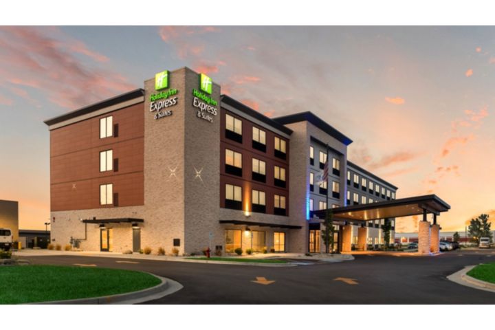 Holiday Inn Express & Suites Racine