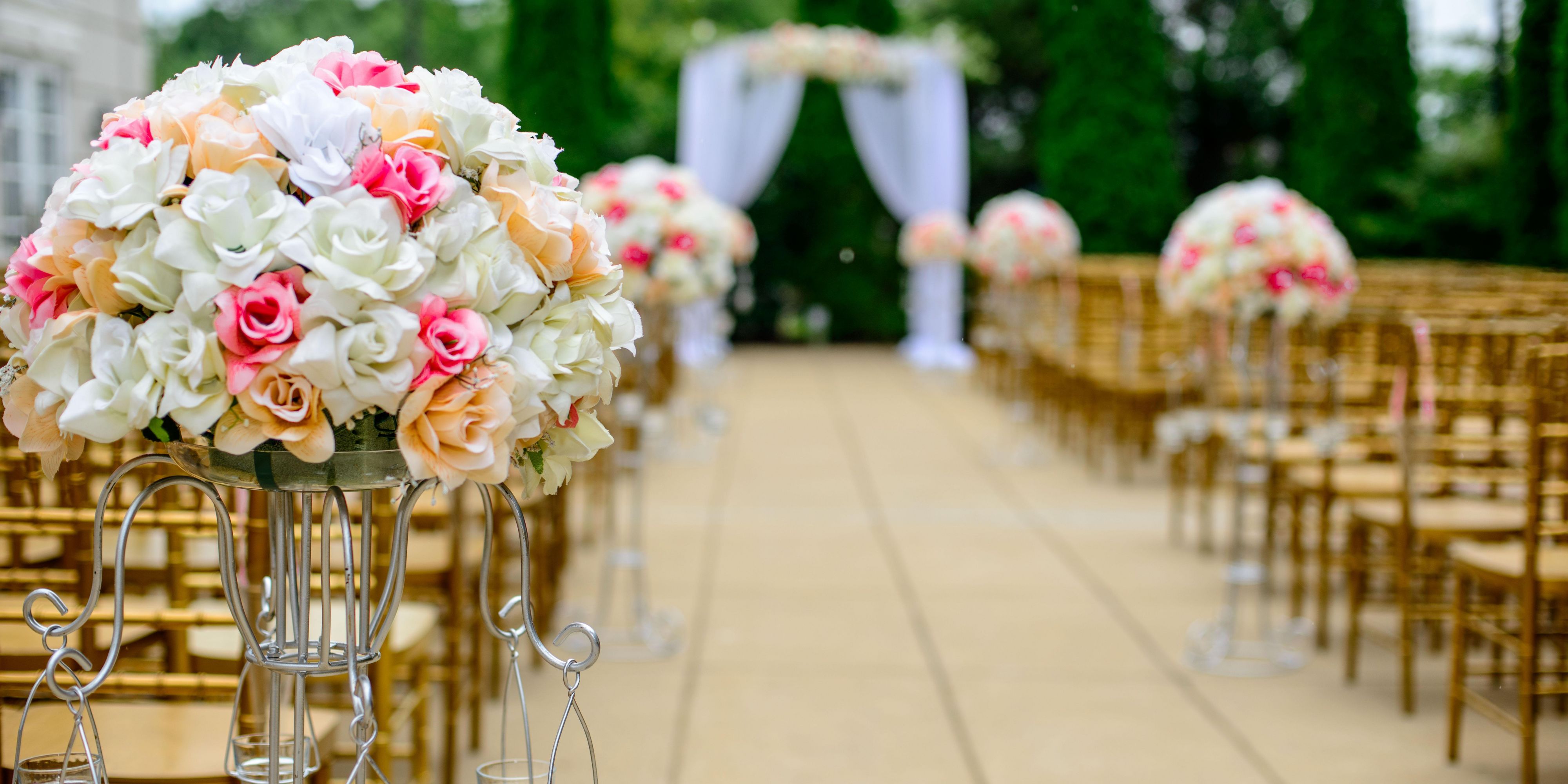 Our hotel is welcoming micro-wedding groups of 10 or more rooms. Our unique location to the Shawnee Hill Wine Trail offers gorgeous venues for your wedding and reception.