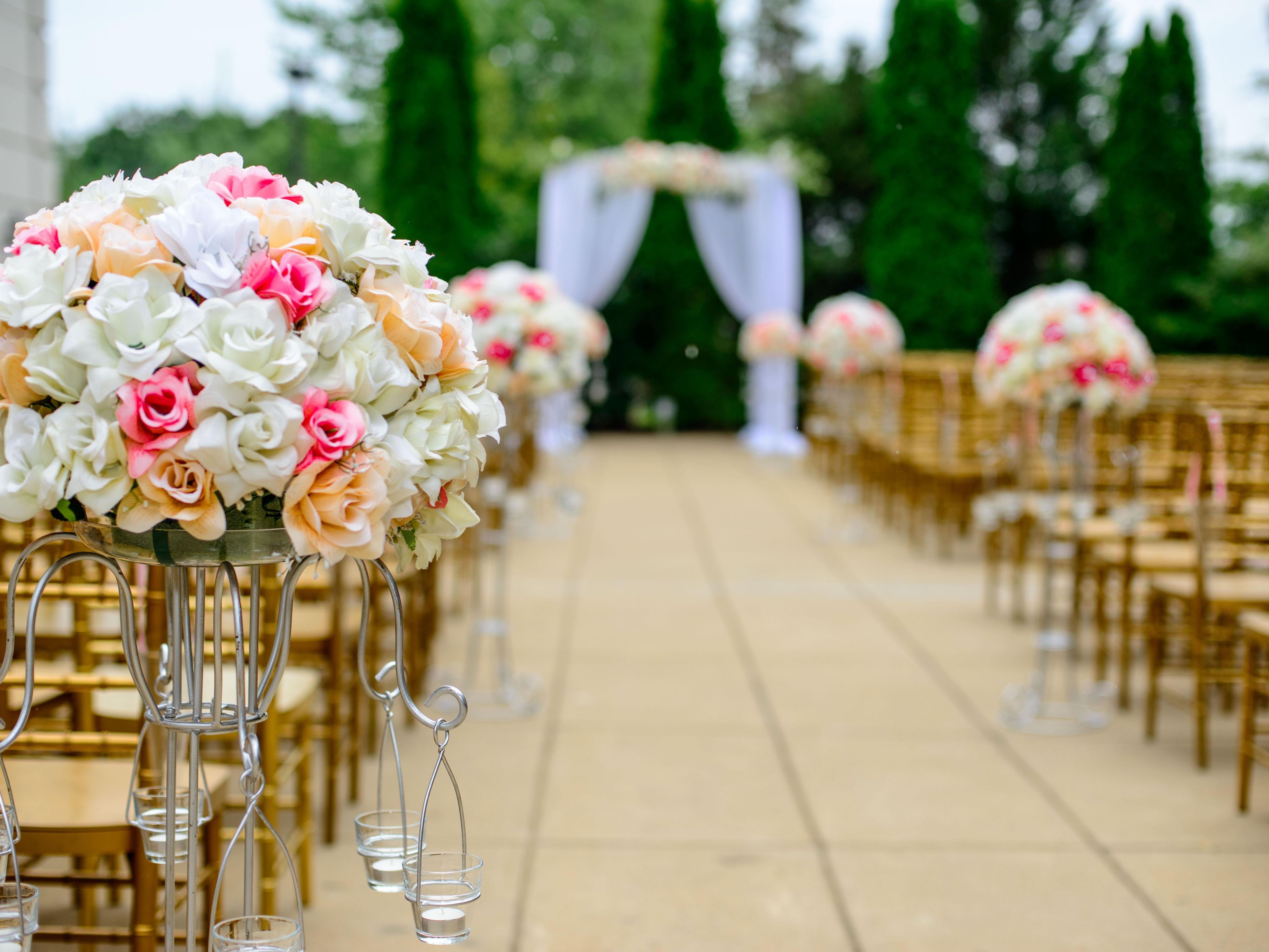 Nuestro hotel da la bienvenida a grupos de microbodas de 10 o más habitaciones. Nuestra ubicación única en la ruta del vino de Shawnee Hill ofrece hermosos lugares para su boda y recepción.