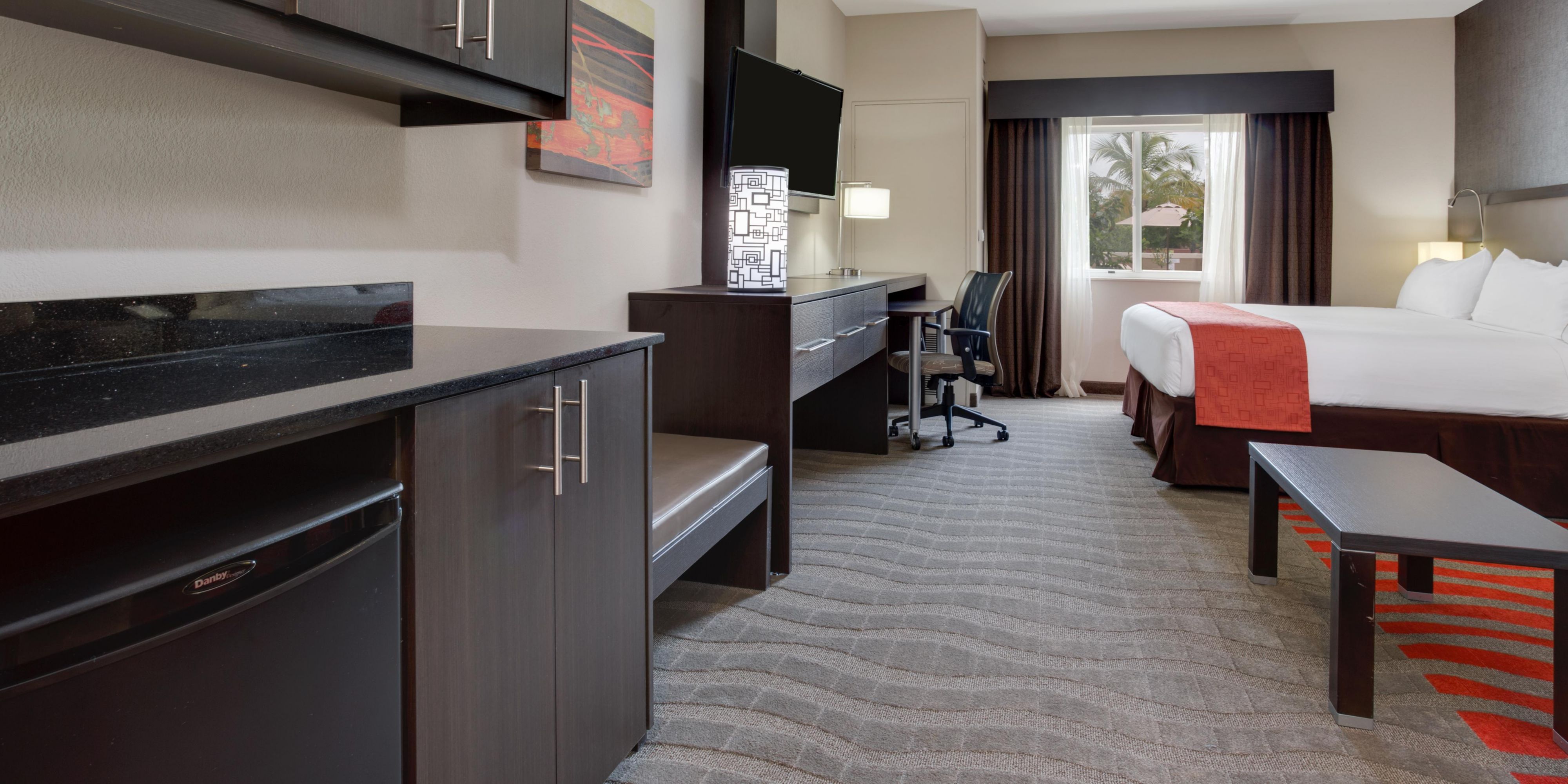 Hotels in Naples Florida Holiday Inn Express & Suites Downtown 5th Avenue