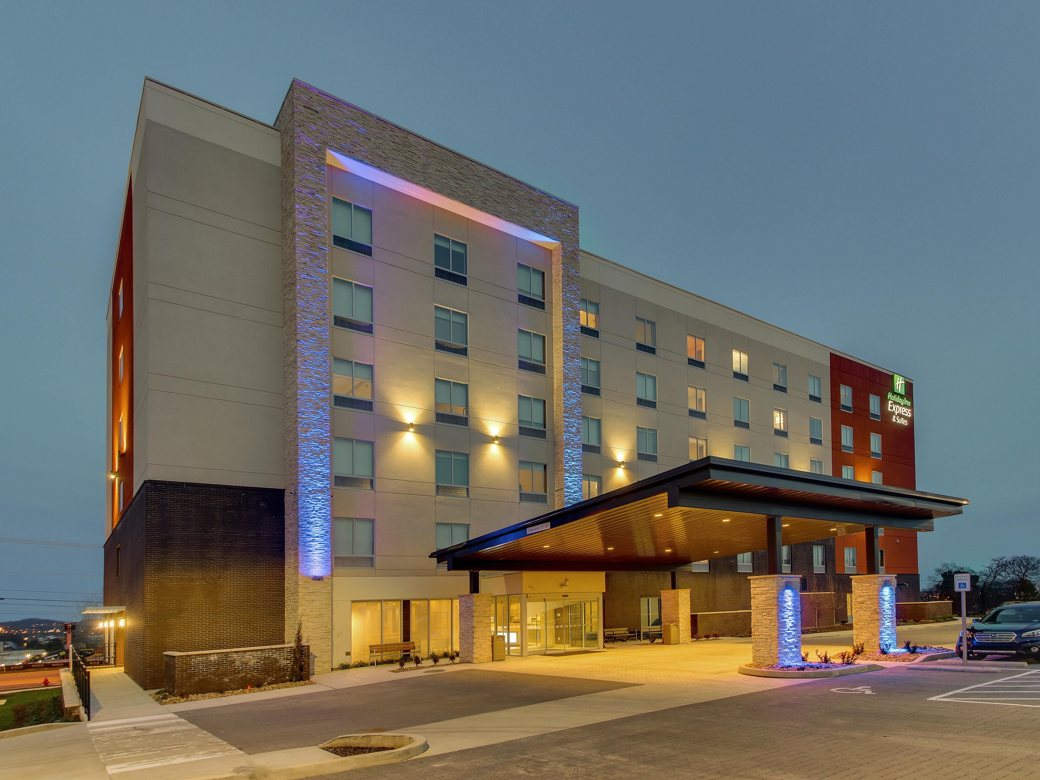 Holiday Inn Express Suites Nashville Metro Downtown Hotel