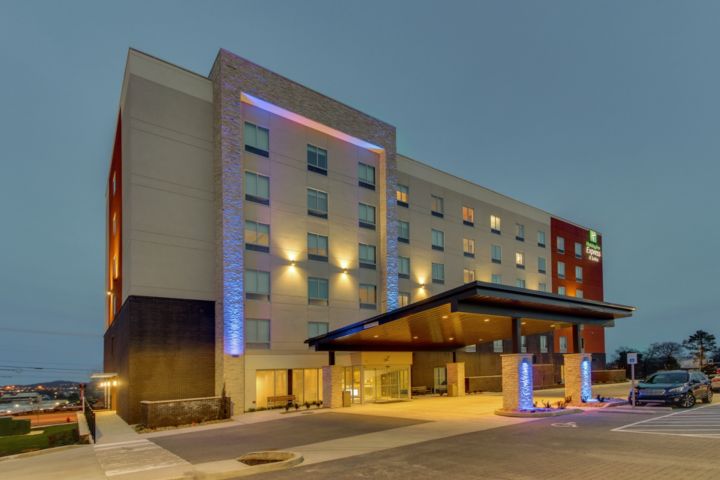 Holiday Inn Express & Suites Nashville MetroC