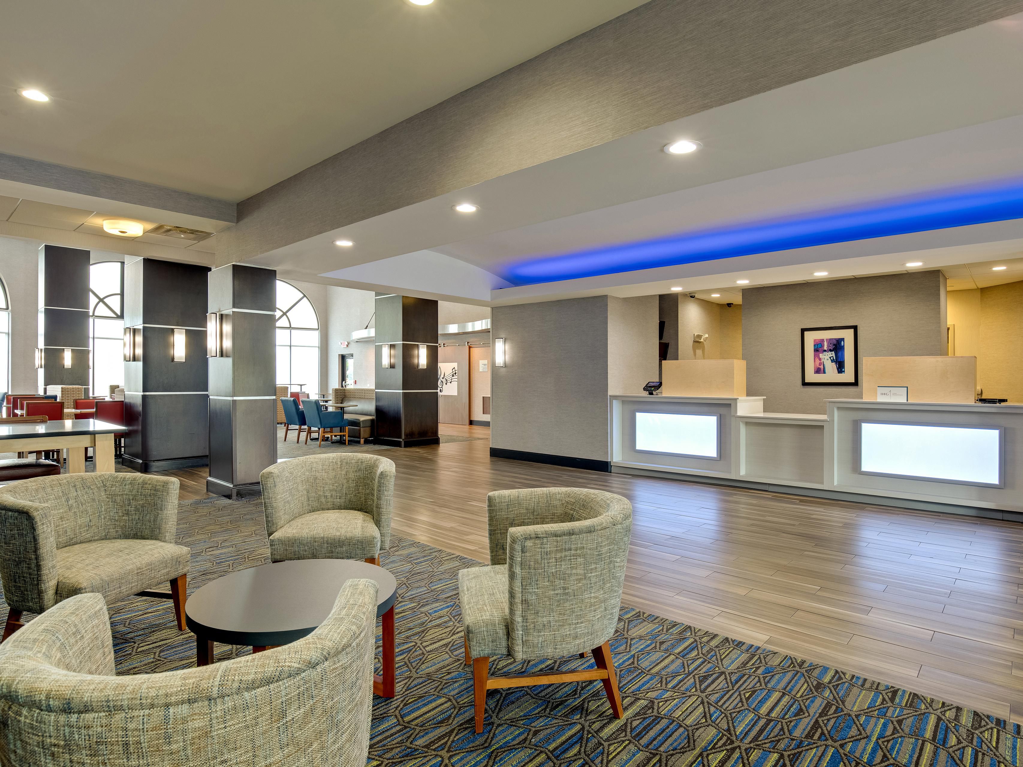 Affordable Hotels Near Grand Ole Opry | Holiday Inn Express® & Suites ...