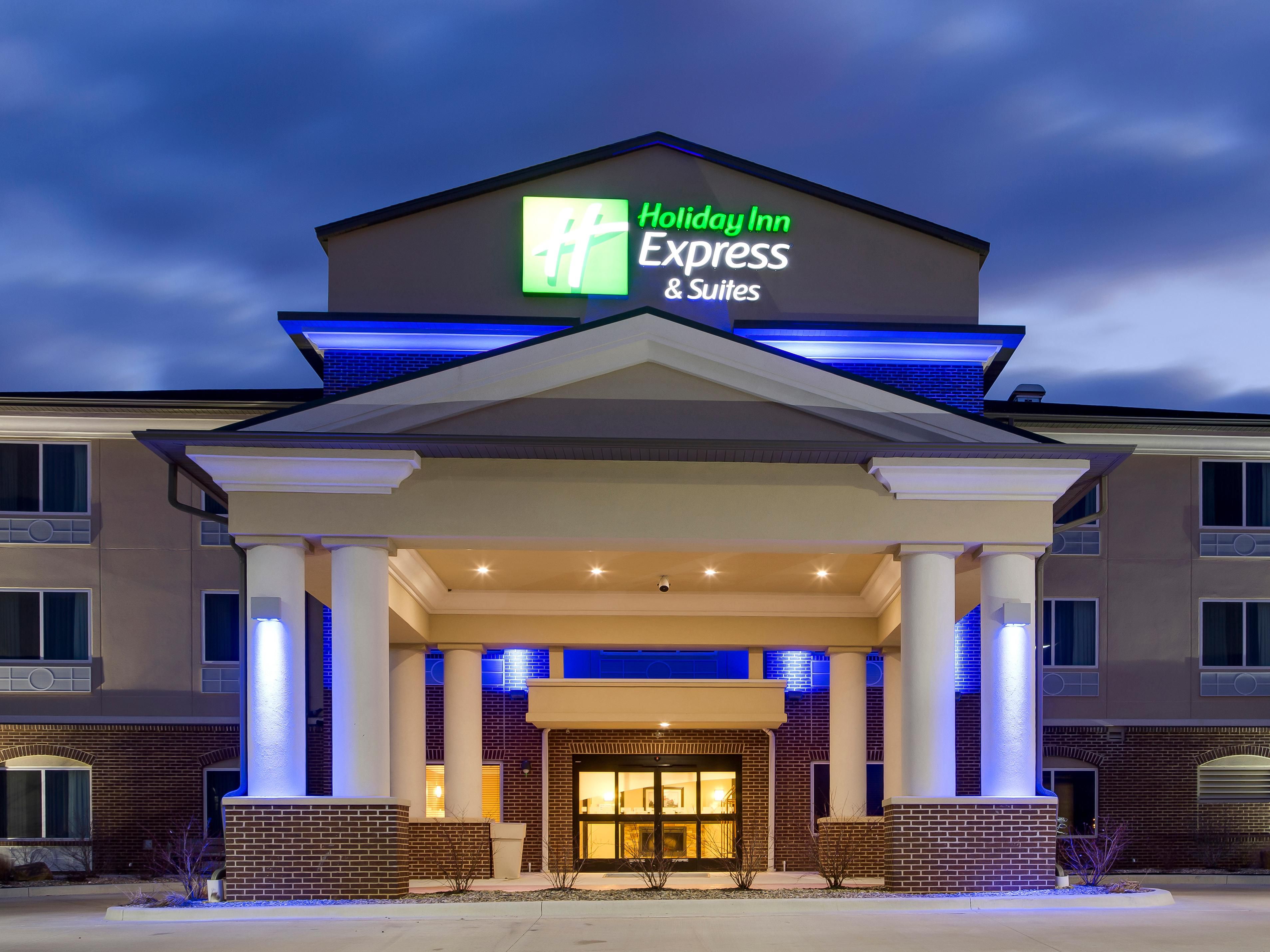 Hotels in Nevada MO | Holiday Inn Express & Suites Nevada