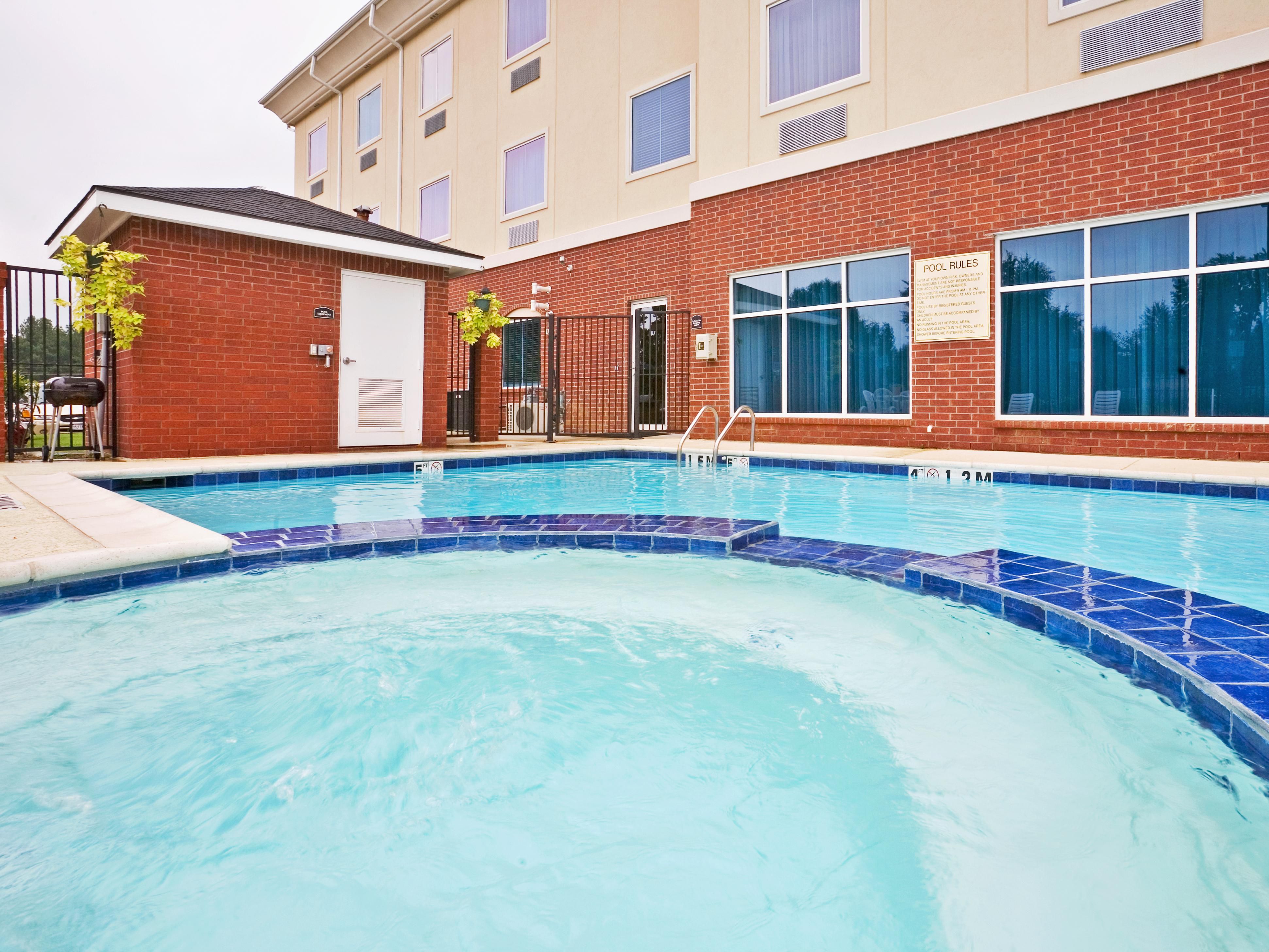 Swimming Pool & Hot Tub - relax and enjoy