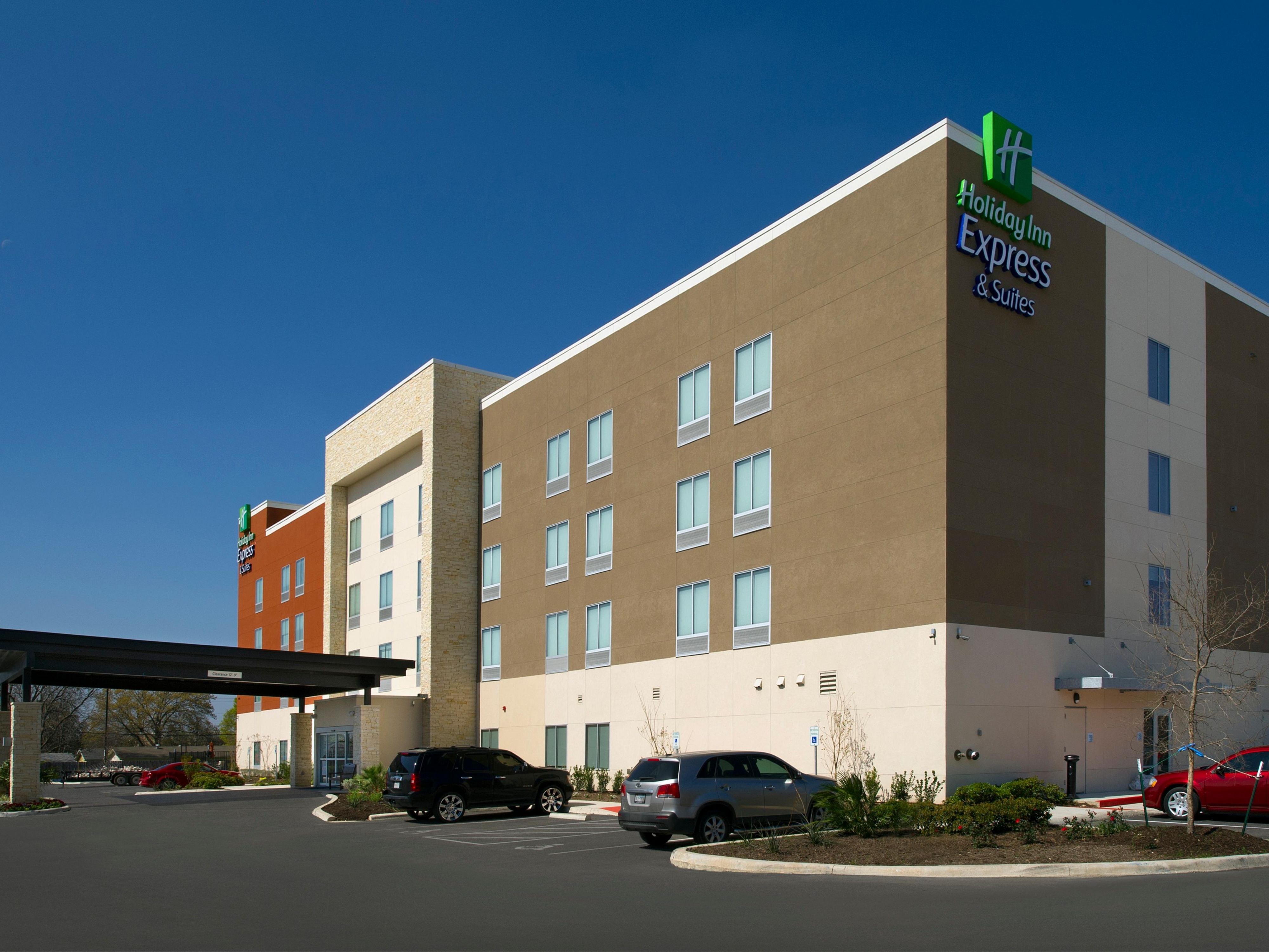 Hotel Exterior - Welcome to New Braunfels!