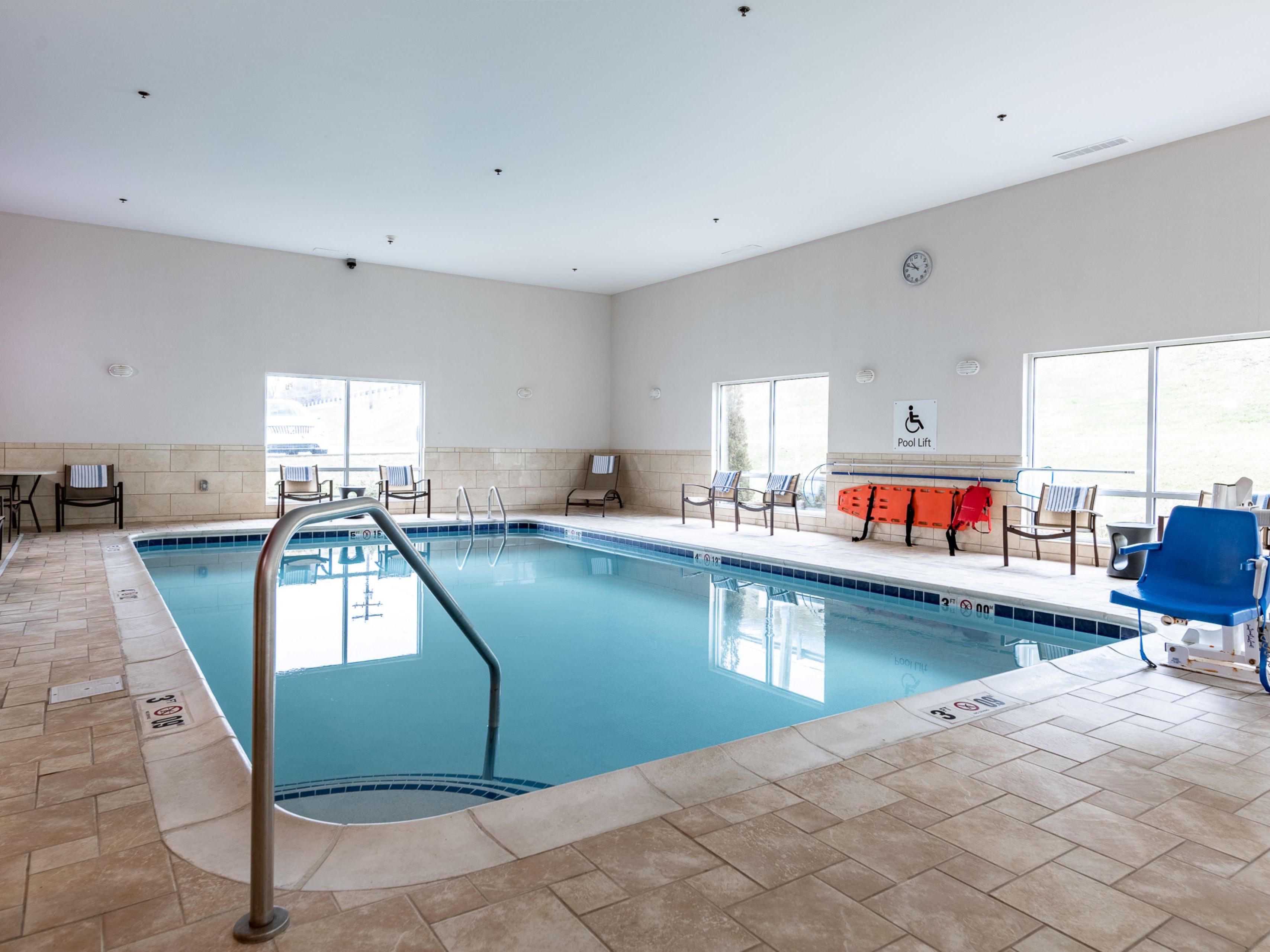 Hotel with 24 Hour Indoor Heated Pool & Hot Tub near Middlebourne