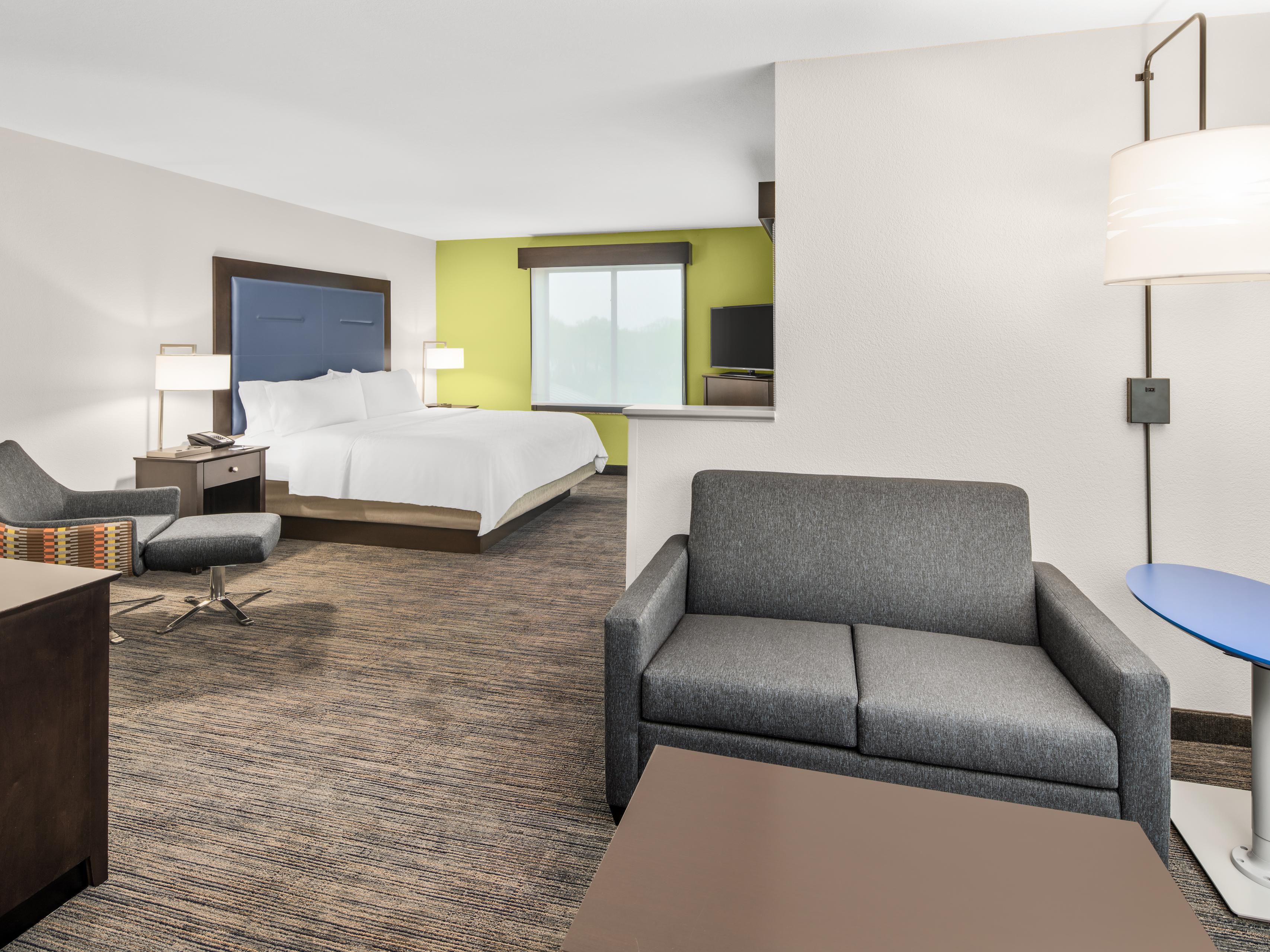 Spacious and relaxing Suite room. 