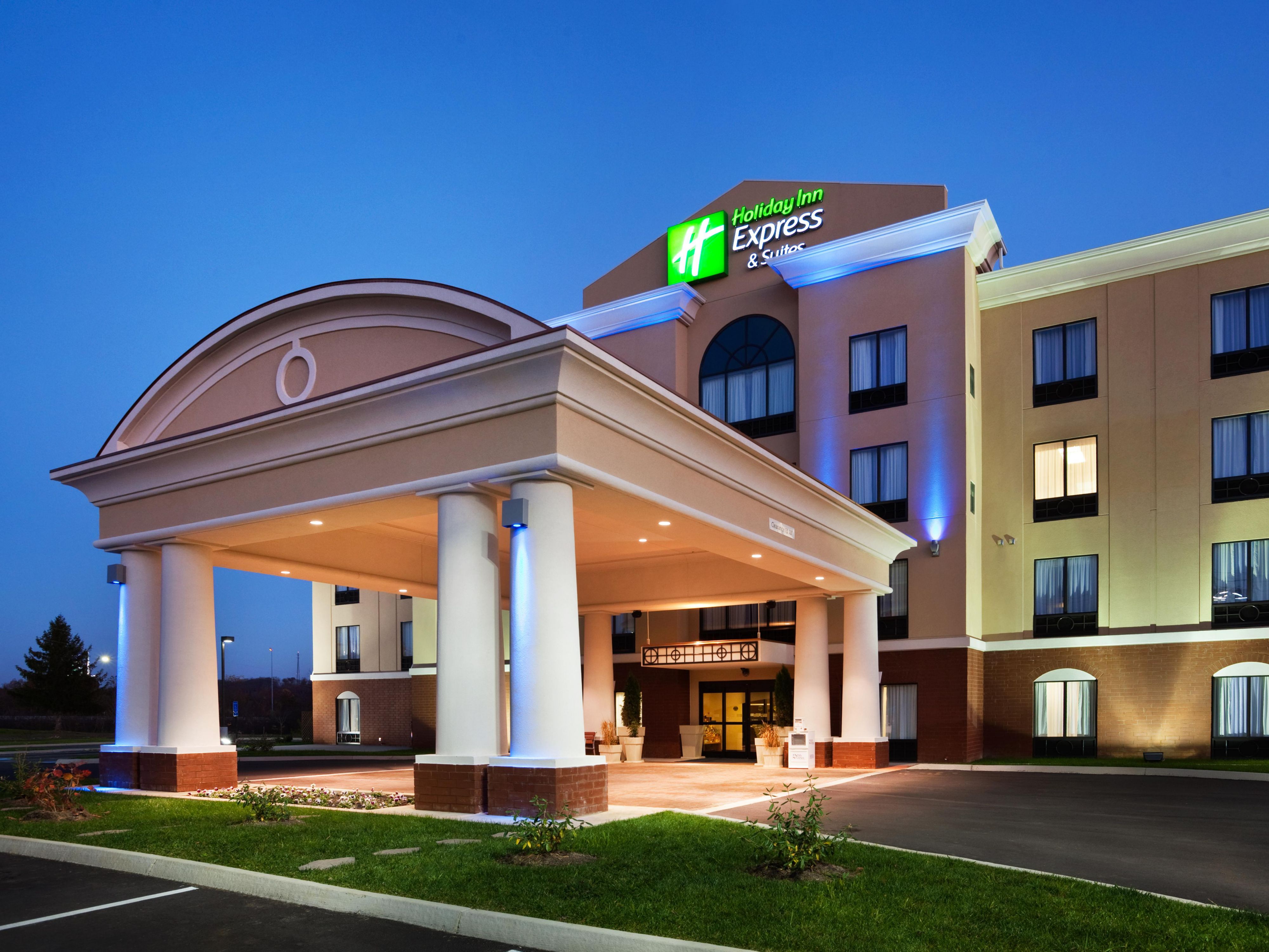 Pet-Friendly Hotels Newport  Holiday Inn Express Suites