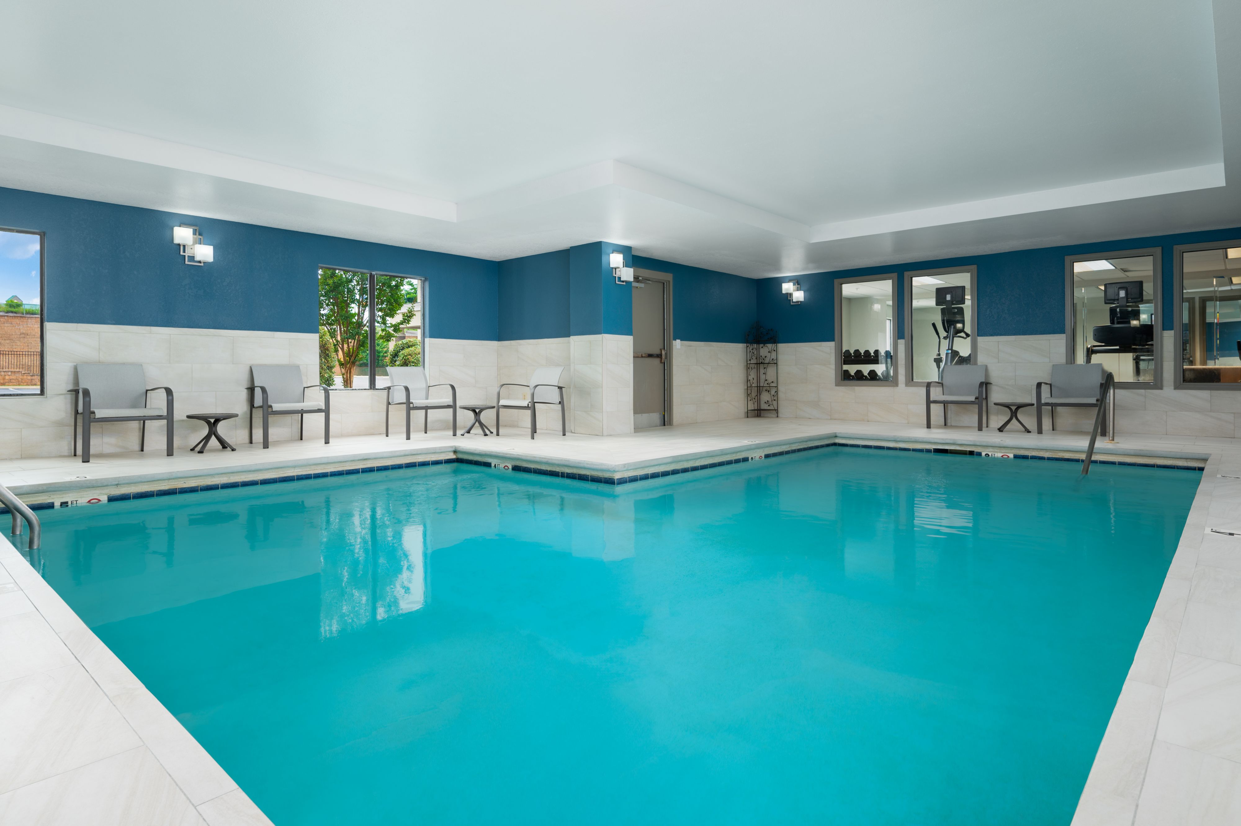 Pet-Friendly Hotel In Newport, TN | Holiday Inn Express & Suites