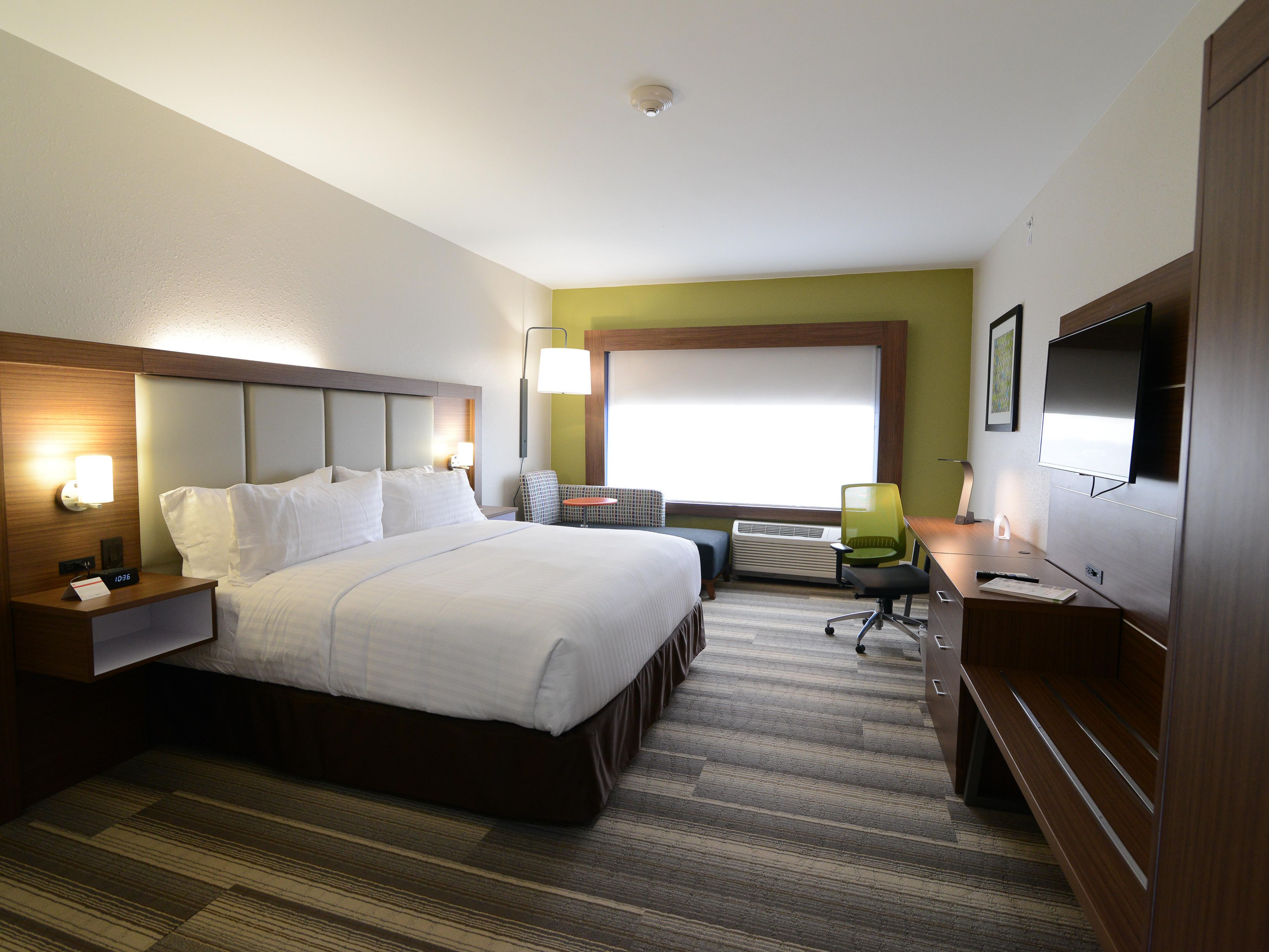 Hotel in Niles, IL Holiday Inn Express & Suites® Chicago North Shore