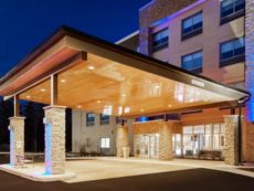 Holiday Inn Express & Suites Chicago North Shore - Niles