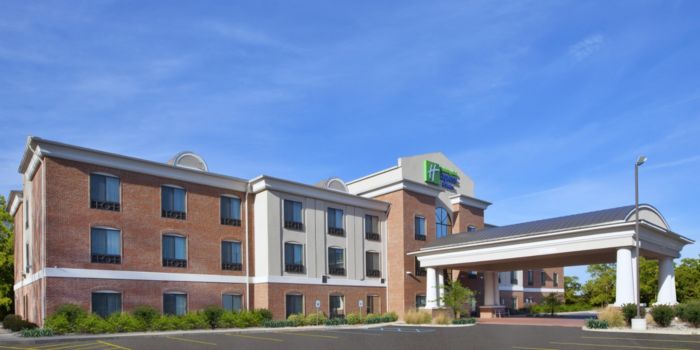 Holiday Inn Express & Suites Niles