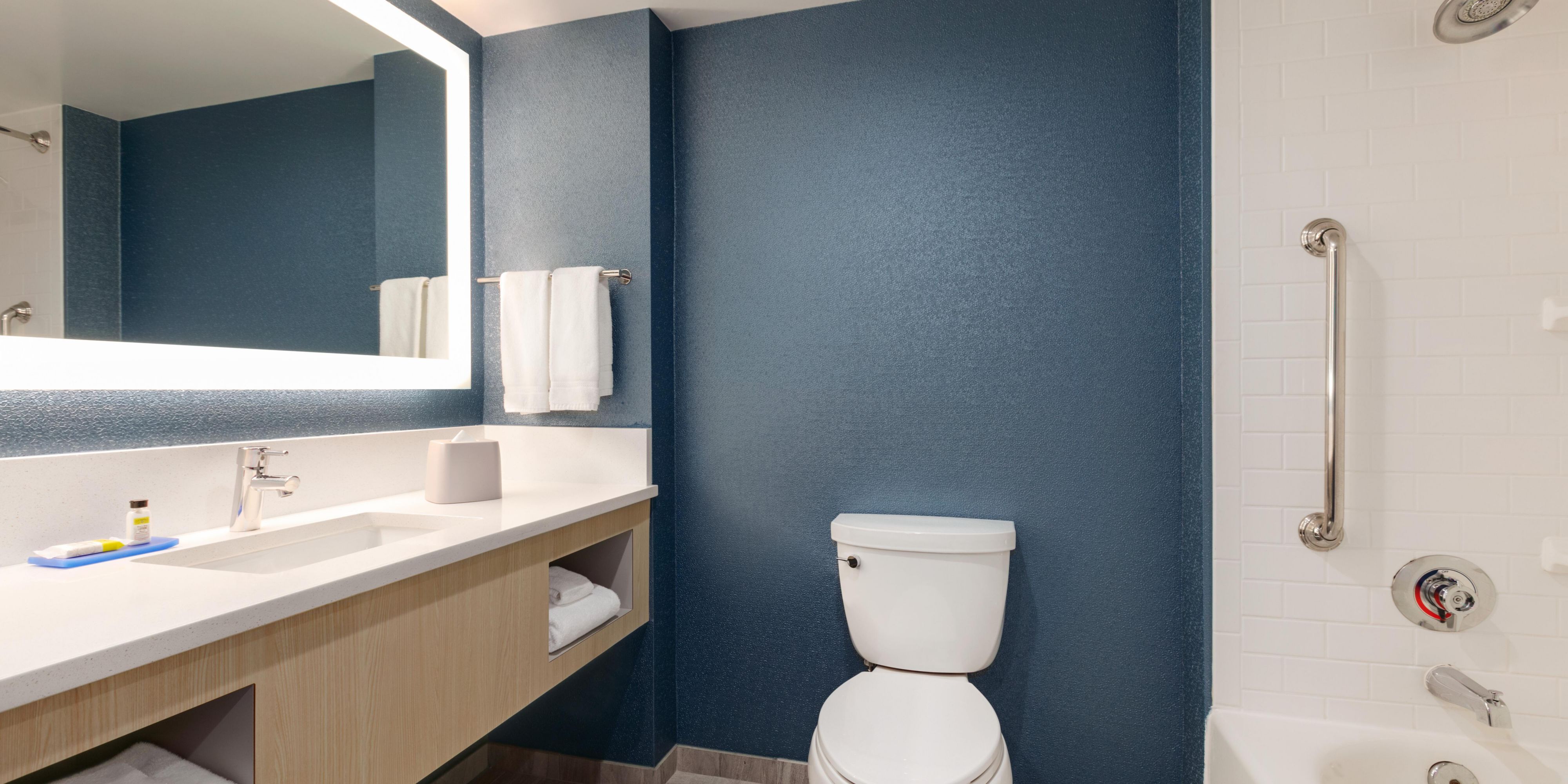 Hotels In Norfolk Va Near Airport Holiday Inn Express Suites Norfolk Airport