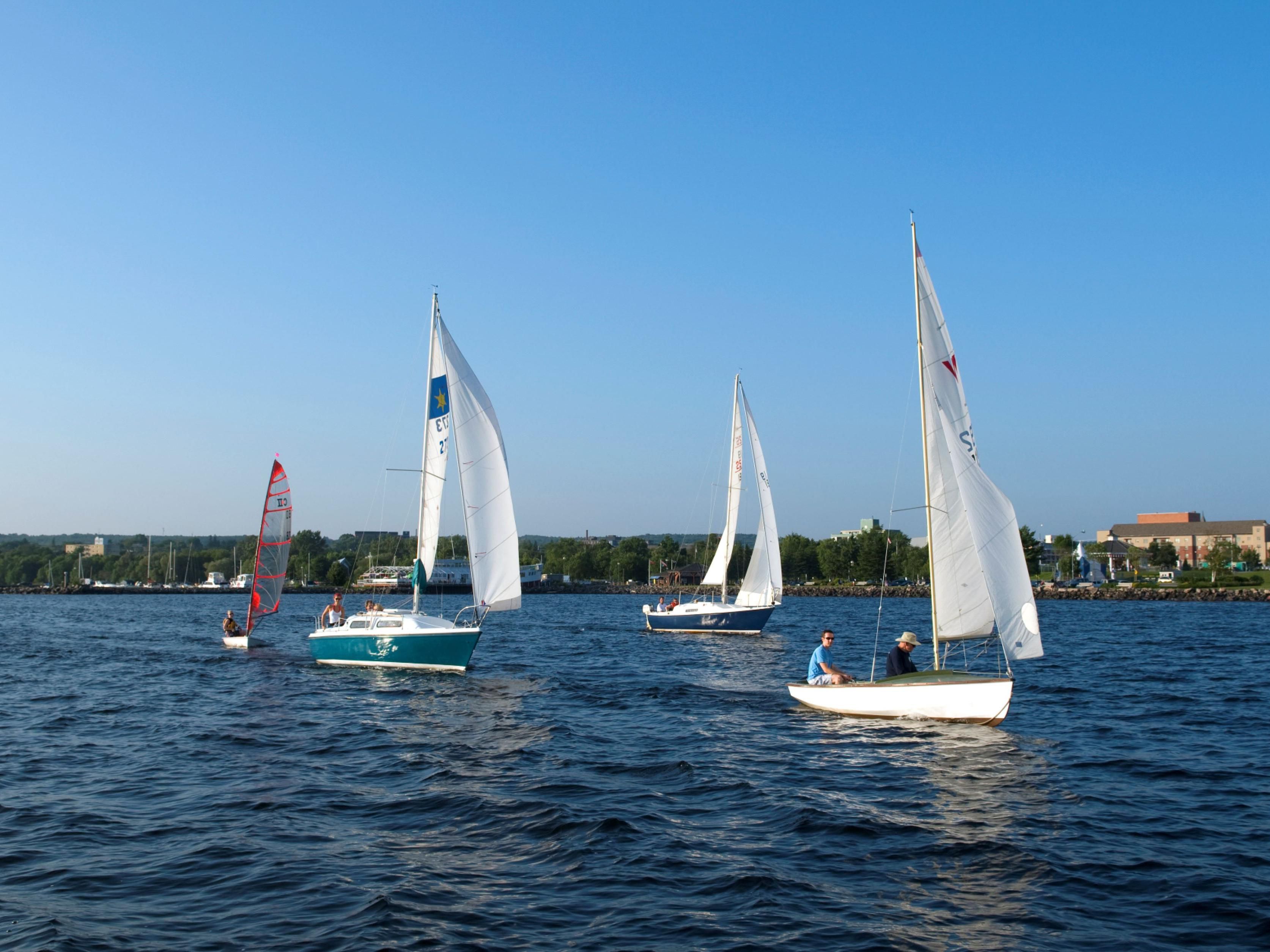 North Bay has beautiful lakes and rivers like Lake Nipissing and Trout Lake, great for paddling, kayaking, canoeing, and fishing. You can explore quiet spots or enjoy a peaceful beach with shady trees. It’s a nice place for a walk, a swim, or a picnic, with 24/7 free parking available.