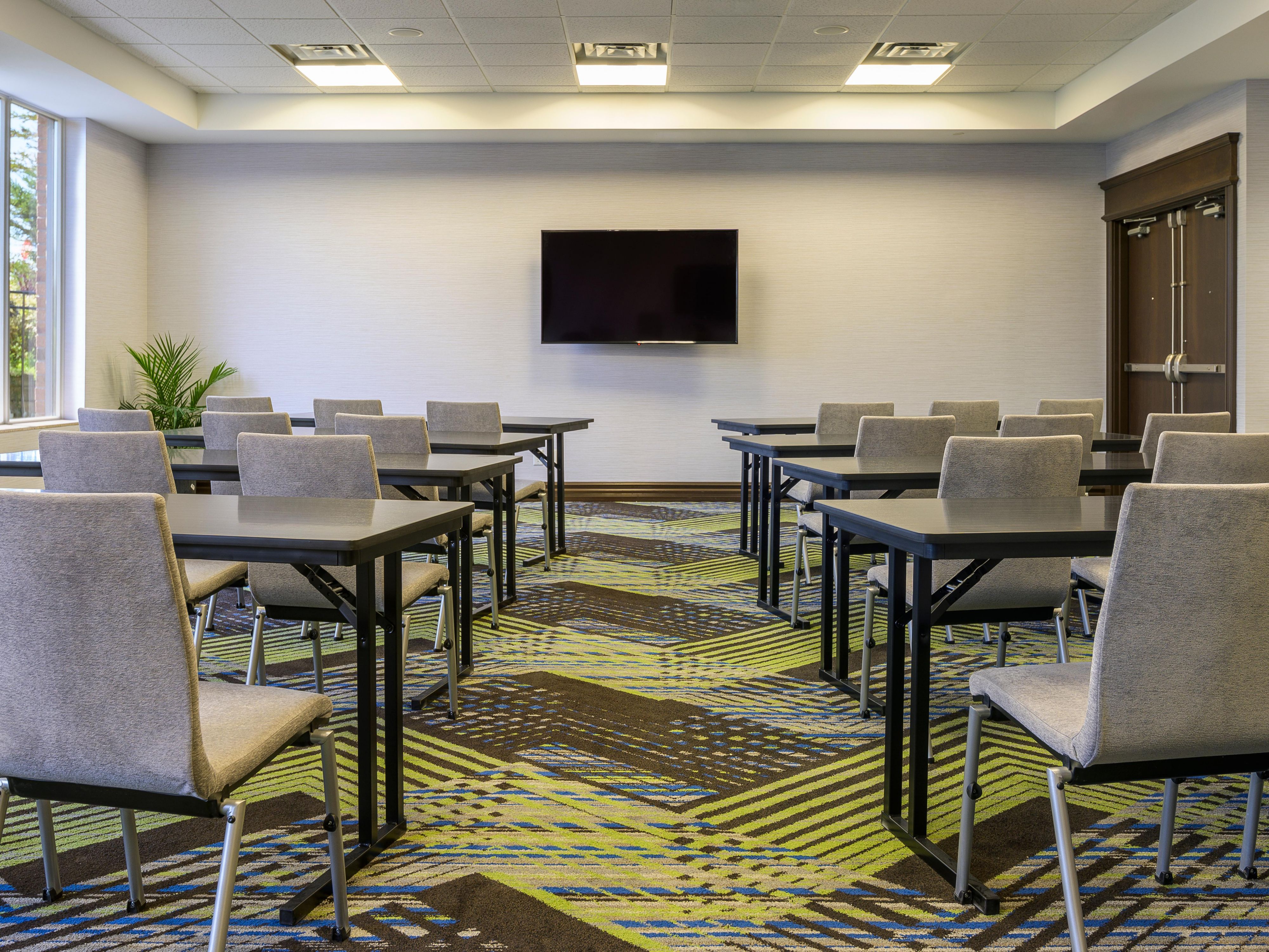 Book your next meeting at the Holiday Inn Express North Bay. We offer 3 different meeting rooms that can cater for up to 100 people. 
