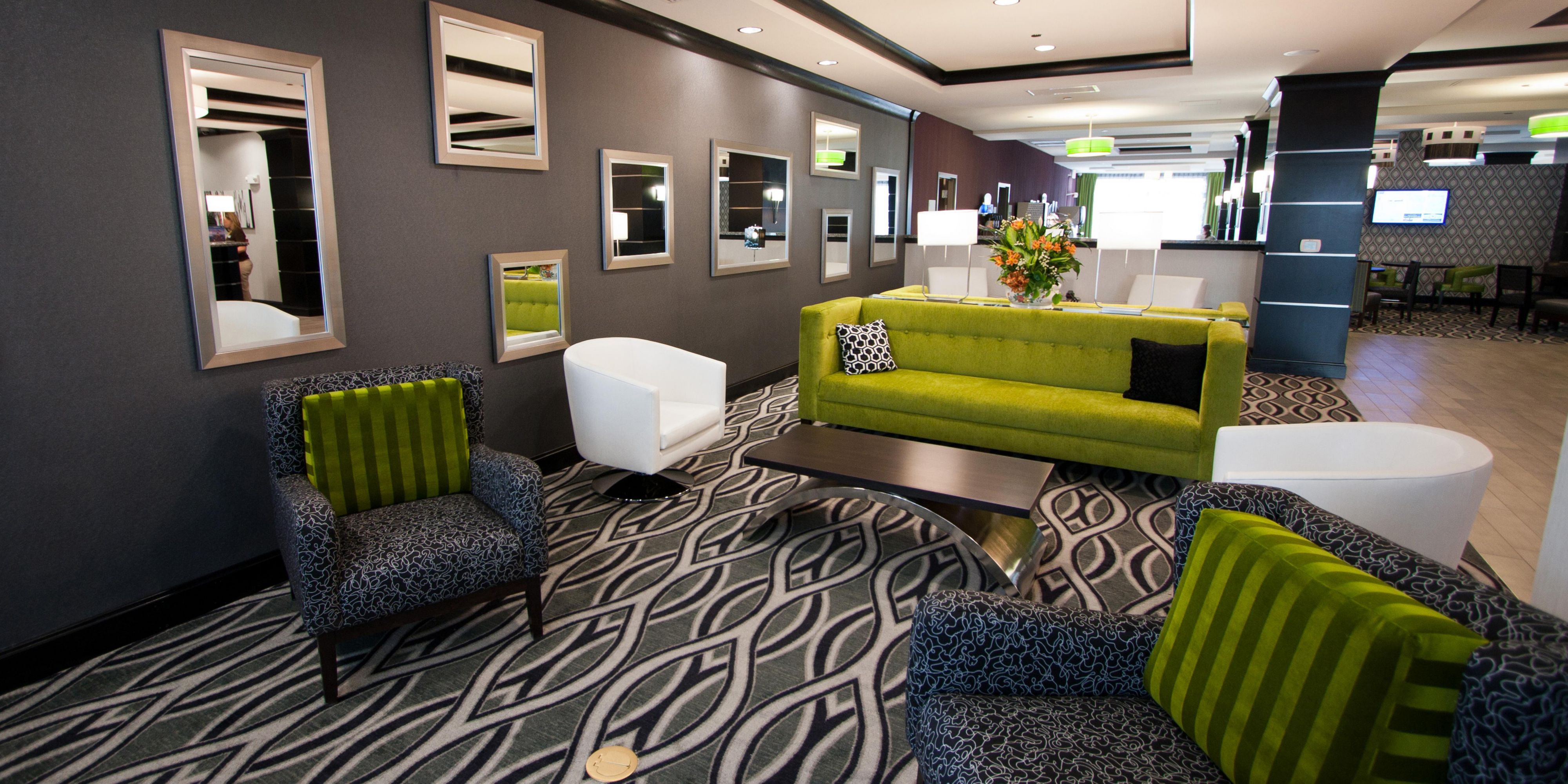 Holiday Inn Express & Suites Charleston Arpt-Conv Ctr Area