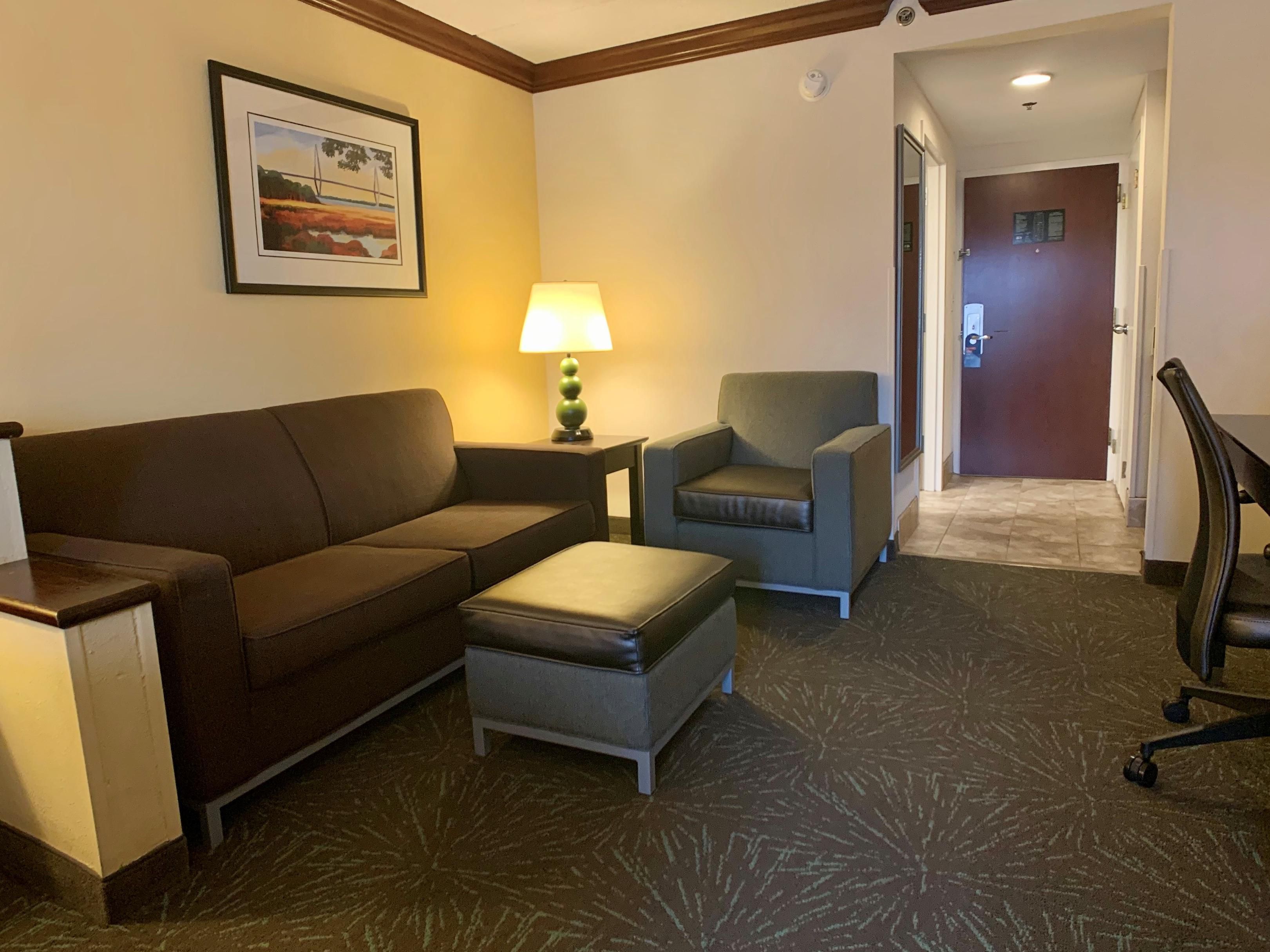 Holiday Inn Express And Suites Charleston Ashley Phosphate Guest Room And Suite Options