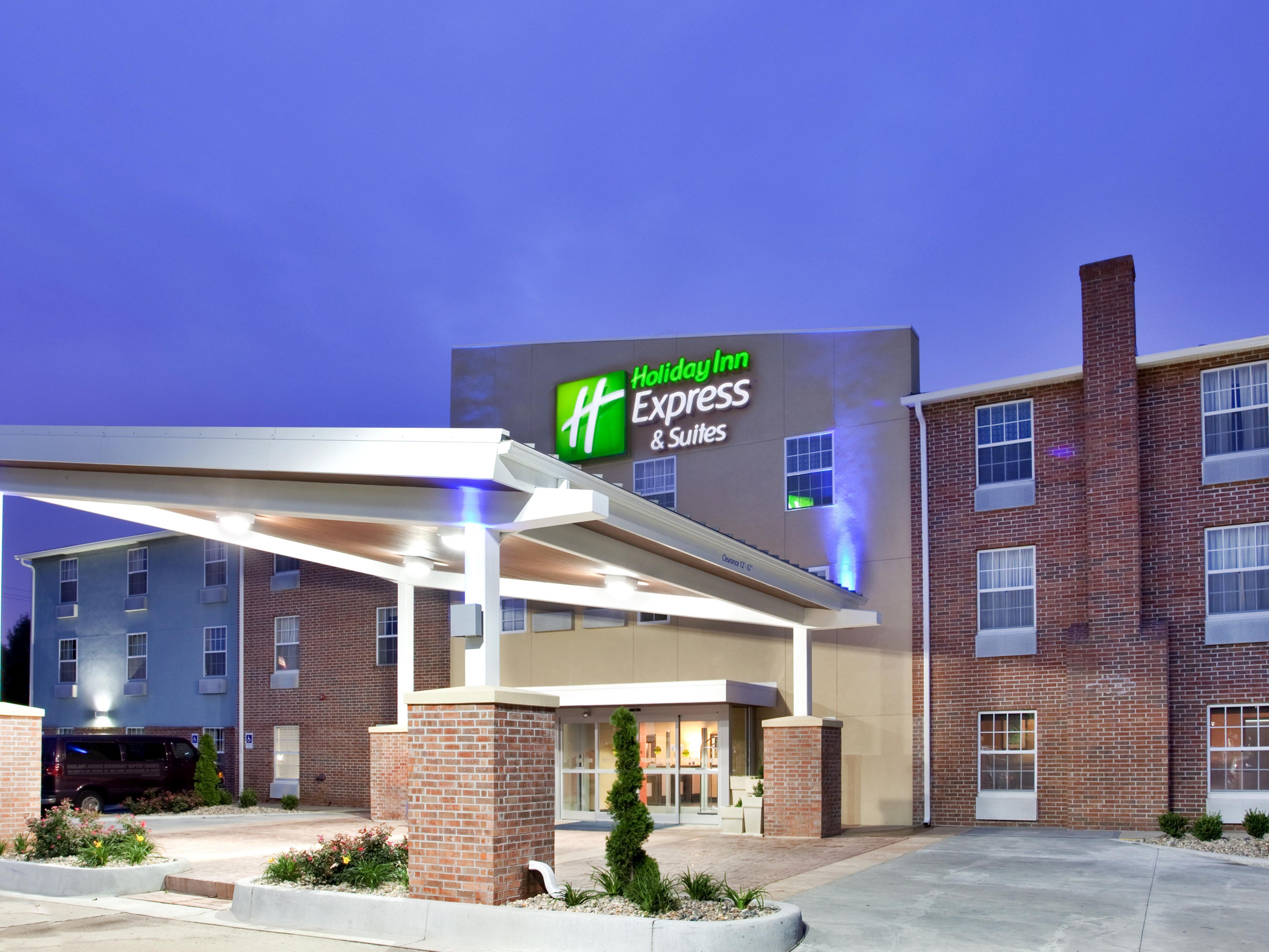 Budget Hotels in Lee's Summit, MO | Holiday Inn Express Lee's Summit